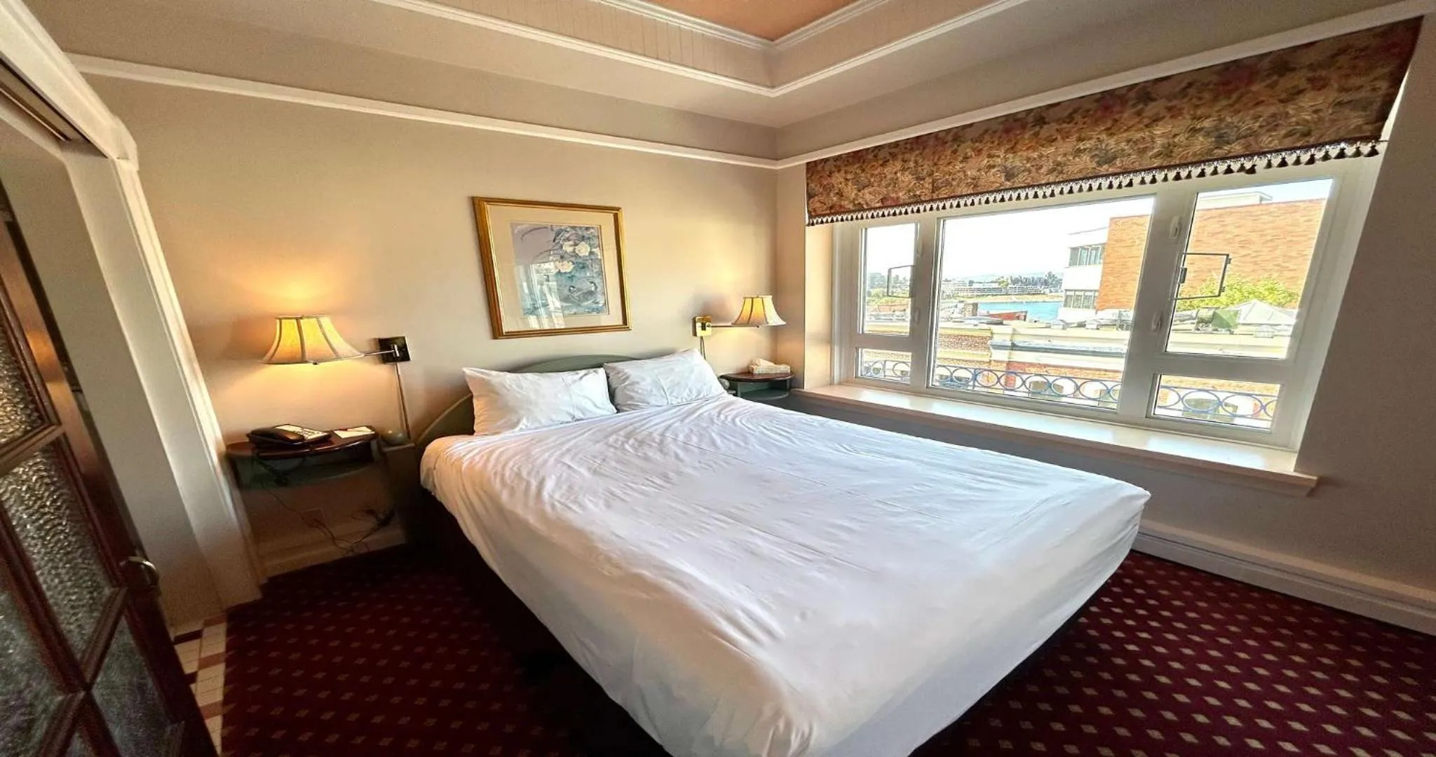 Photo of the whole room, Bed in The Bedford Regency Hotel