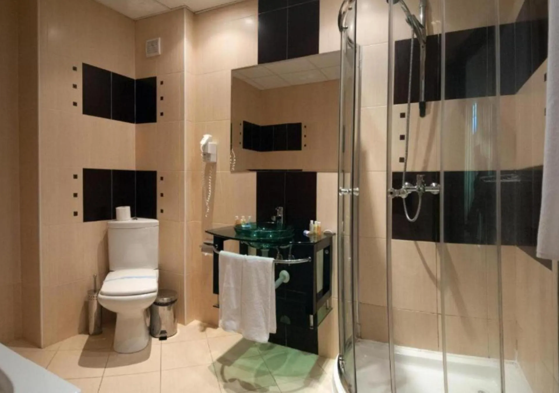 Shower in Hotel Primorsko Del Sol