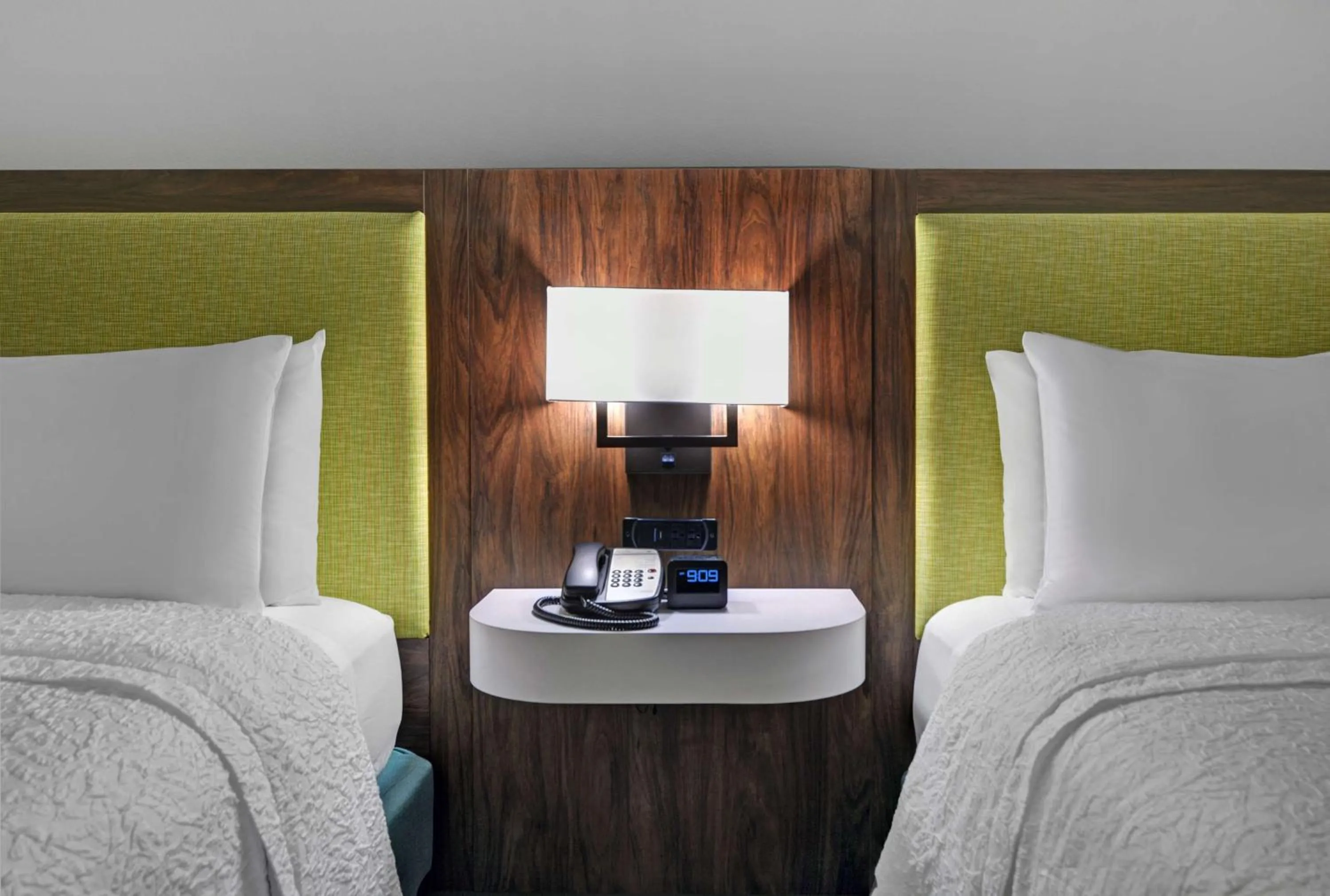 Bed in Hampton Inn Charlotte Monroe