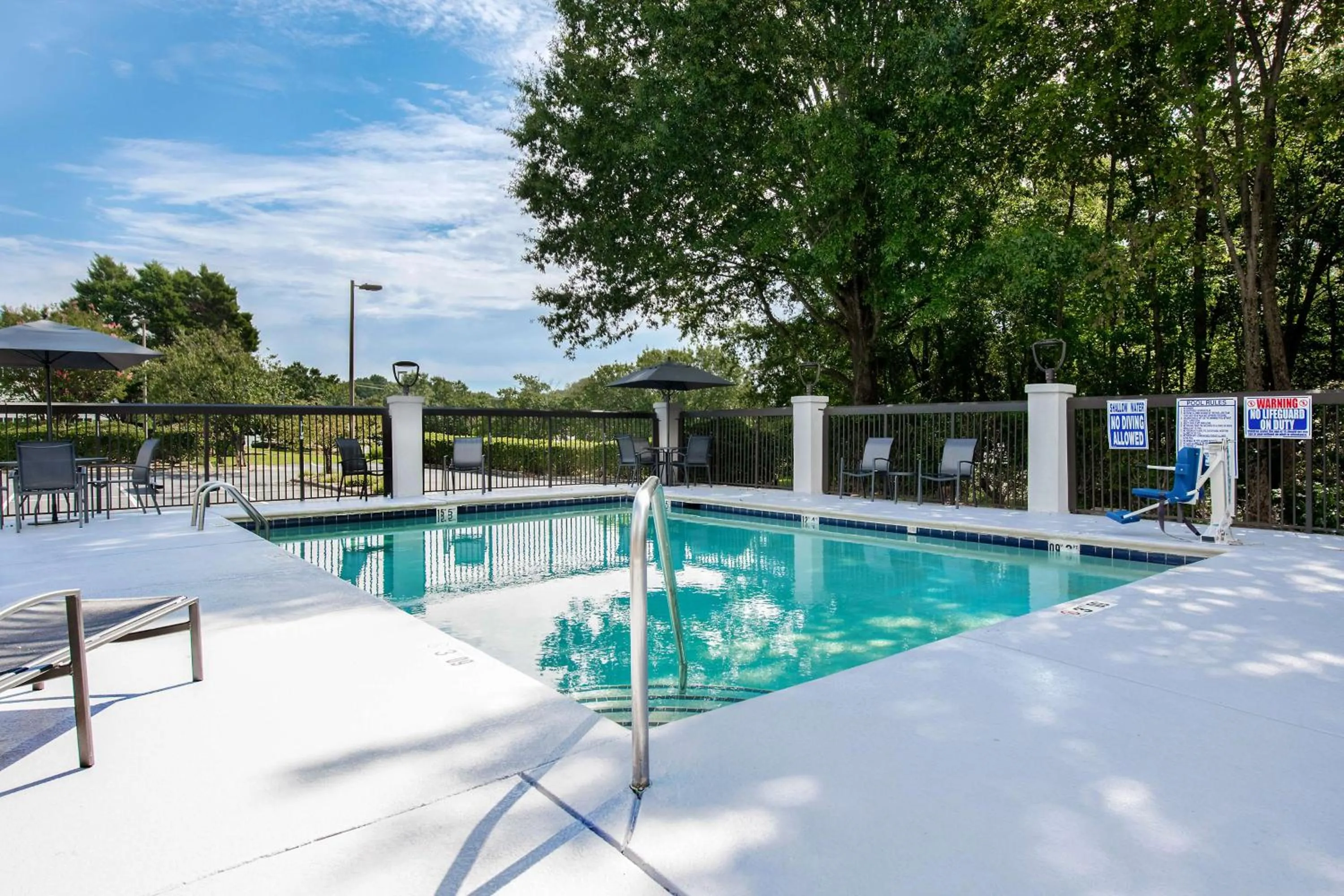 Pool view in Hampton Inn Charlotte Monroe