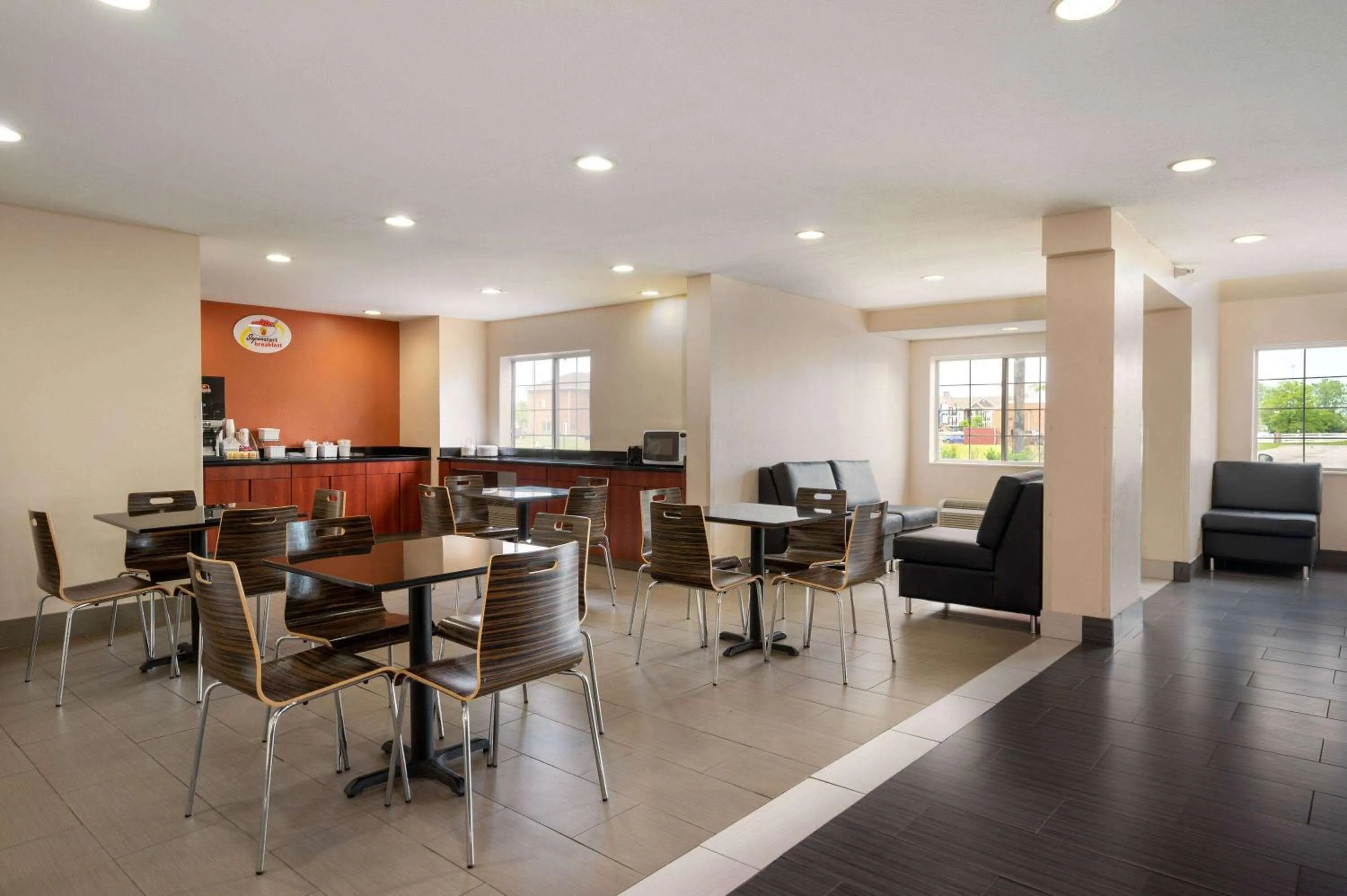 Lobby or reception in Super 8 by Wyndham Columbus West