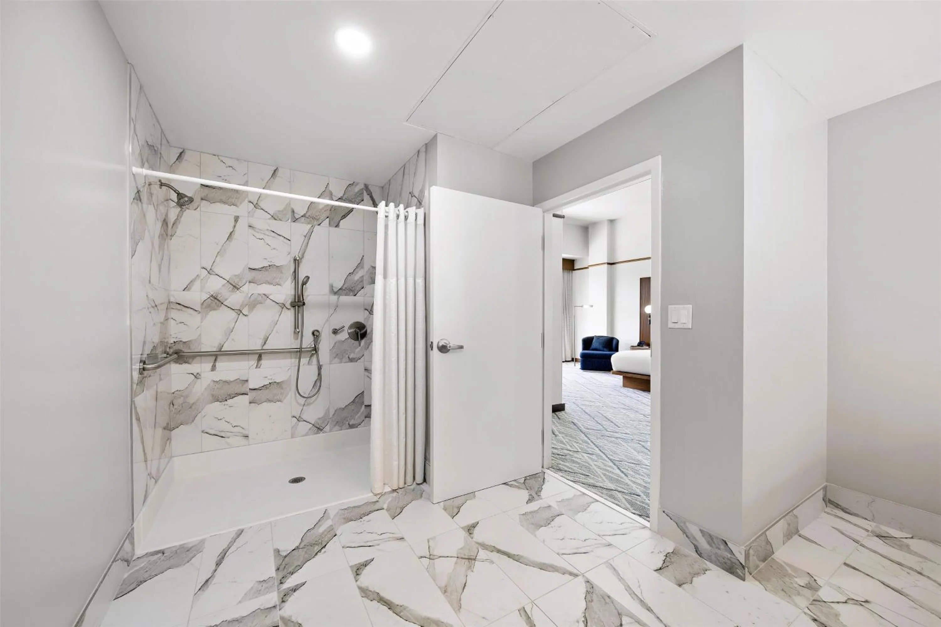 Bathroom, Bed in Hilton College Station & Conference Center