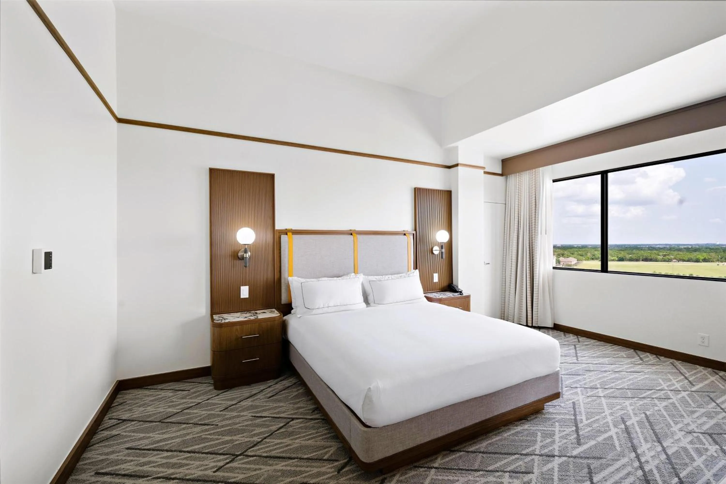 Bed in Hilton College Station & Conference Center