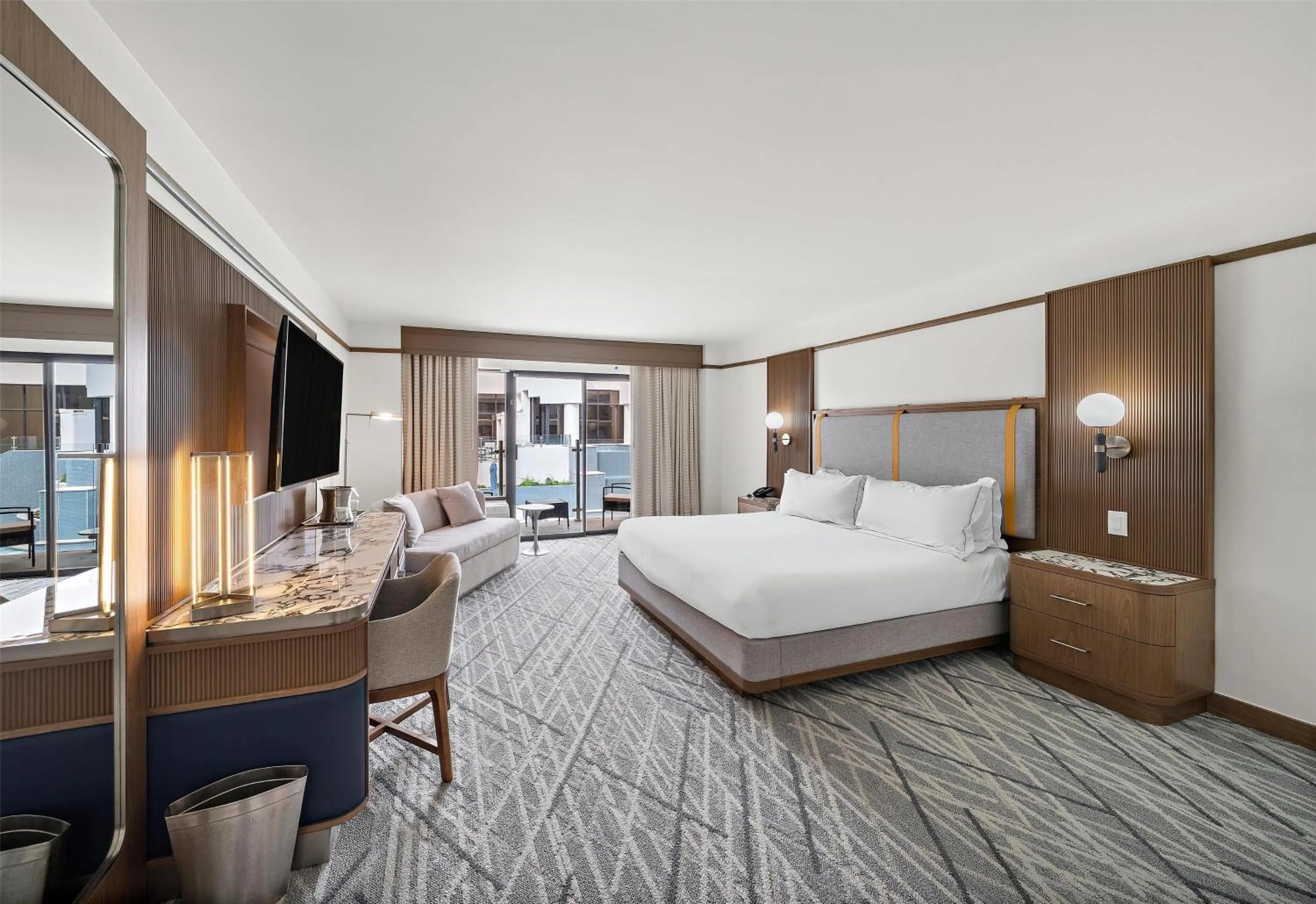 Bed in Hilton College Station & Conference Center