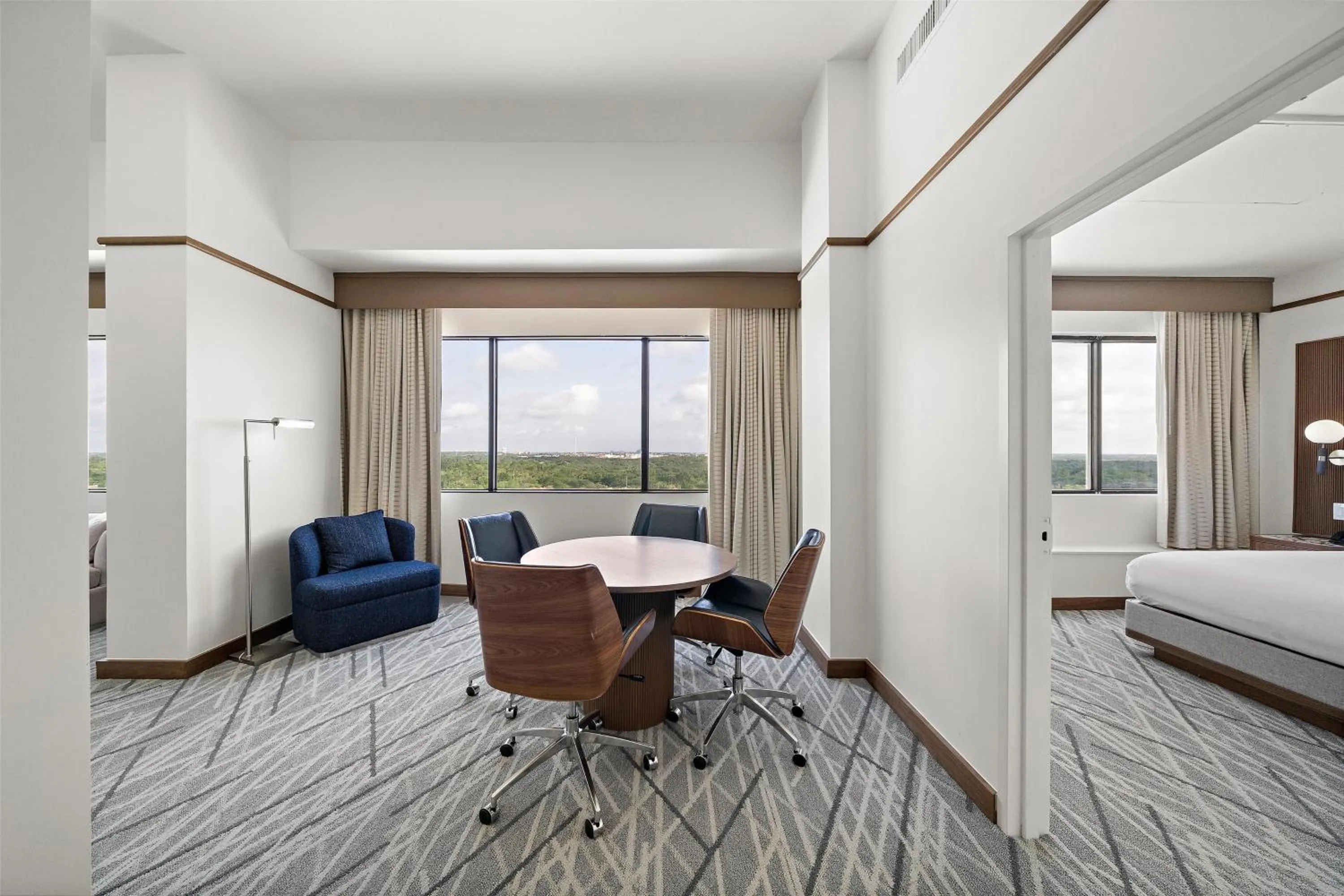 Bed in Hilton College Station & Conference Center