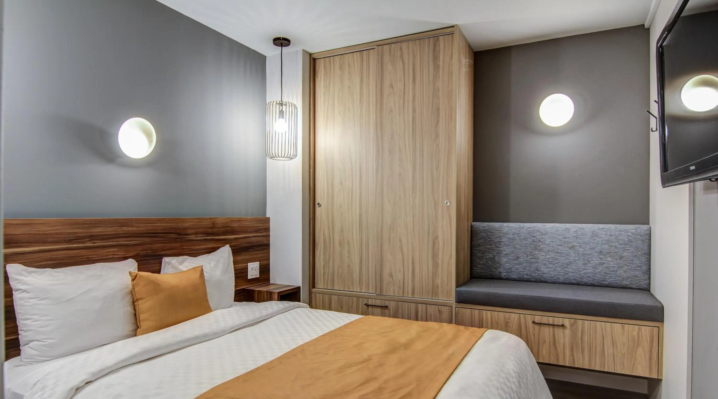 Bed in Chateau Roberval