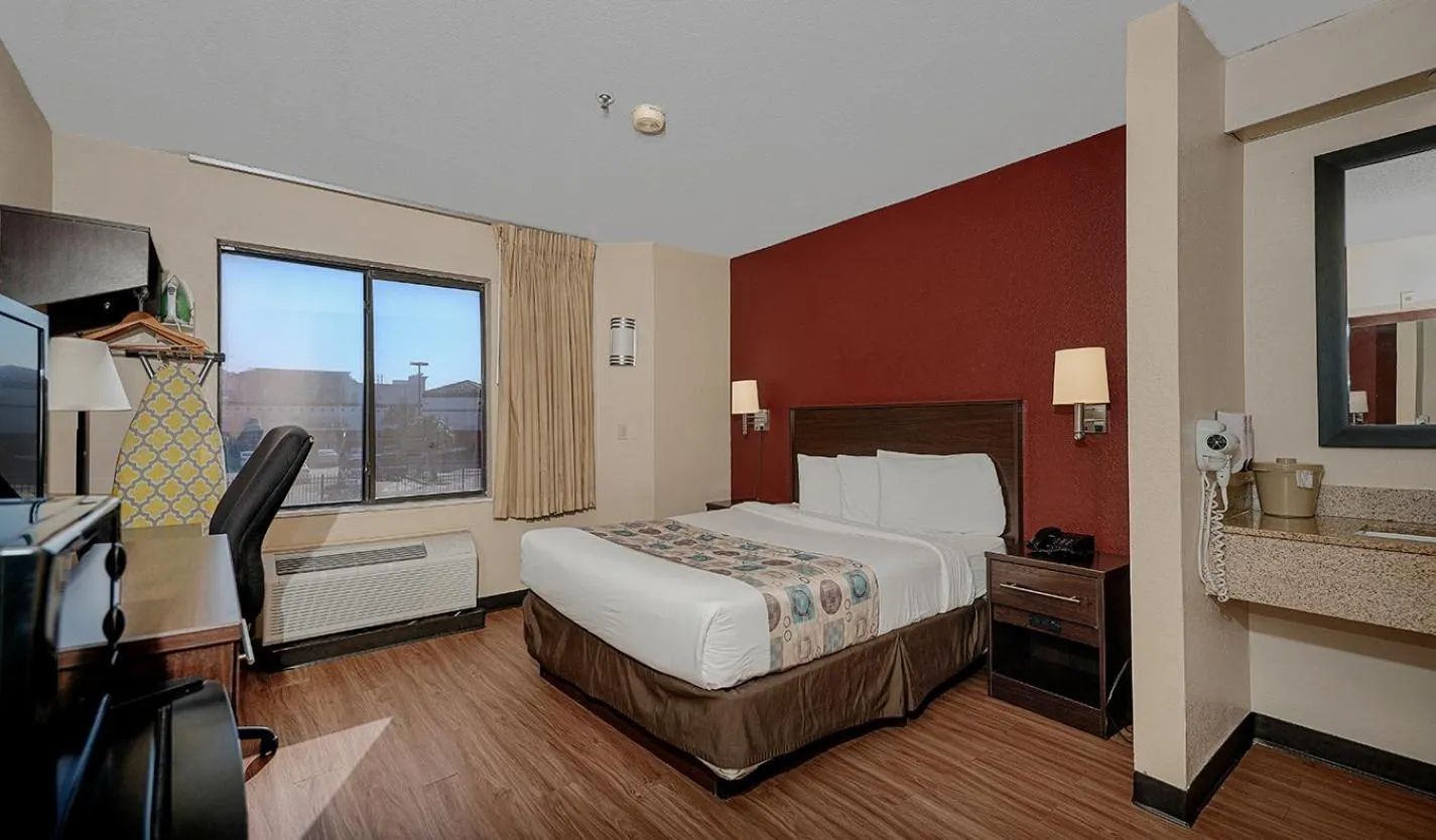 Bed in GreenTree Inn - IAH Airport JFK Blvd