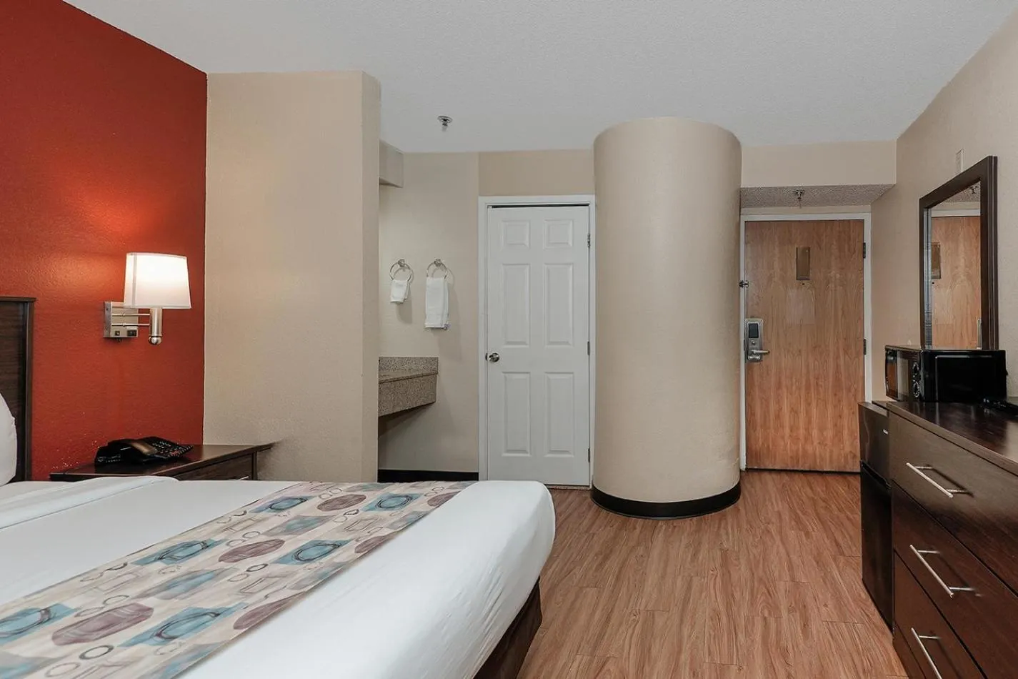 Bed in GreenTree Inn - IAH Airport JFK Blvd