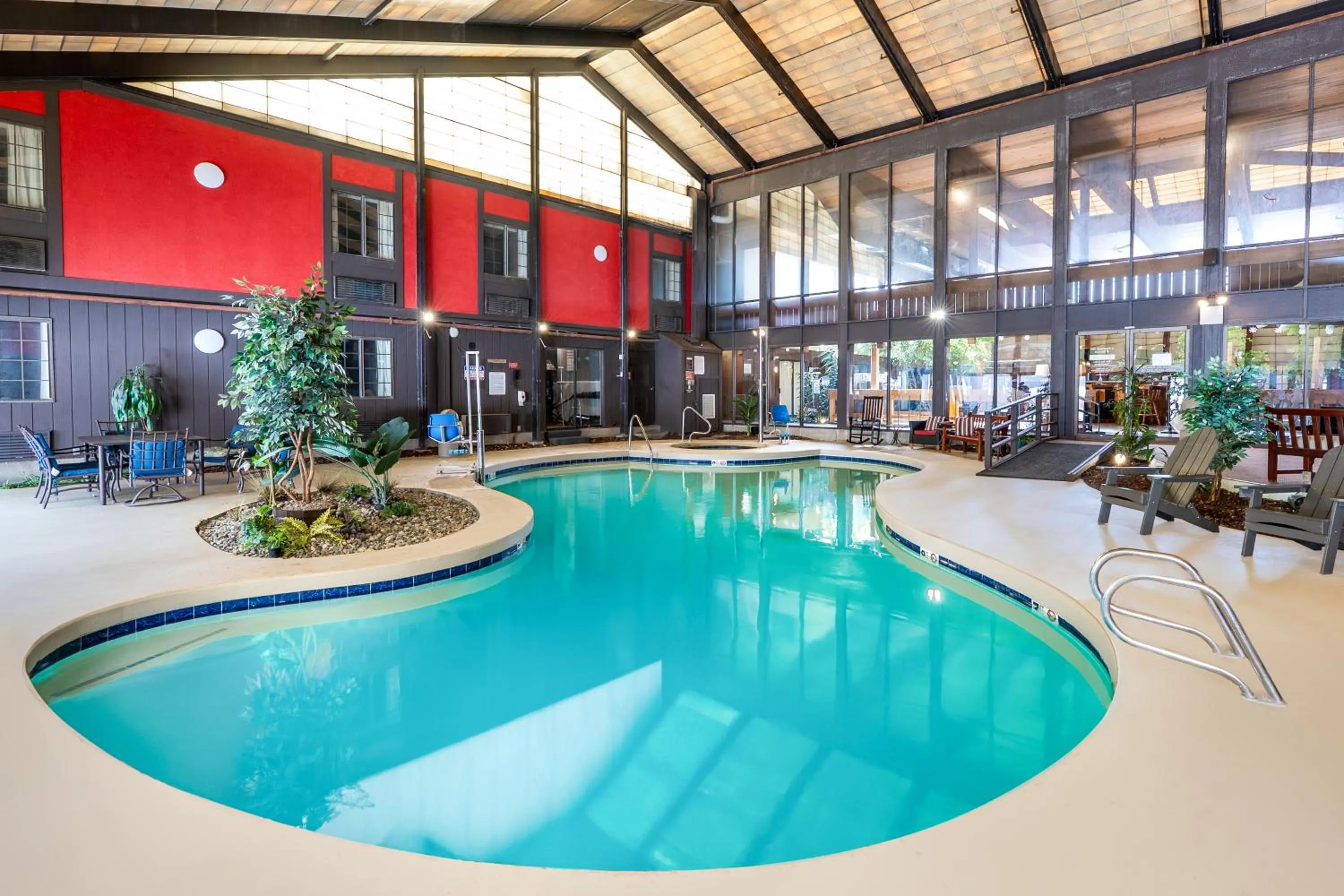 Swimming pool in Fireside Inn & Suites West Lebanon