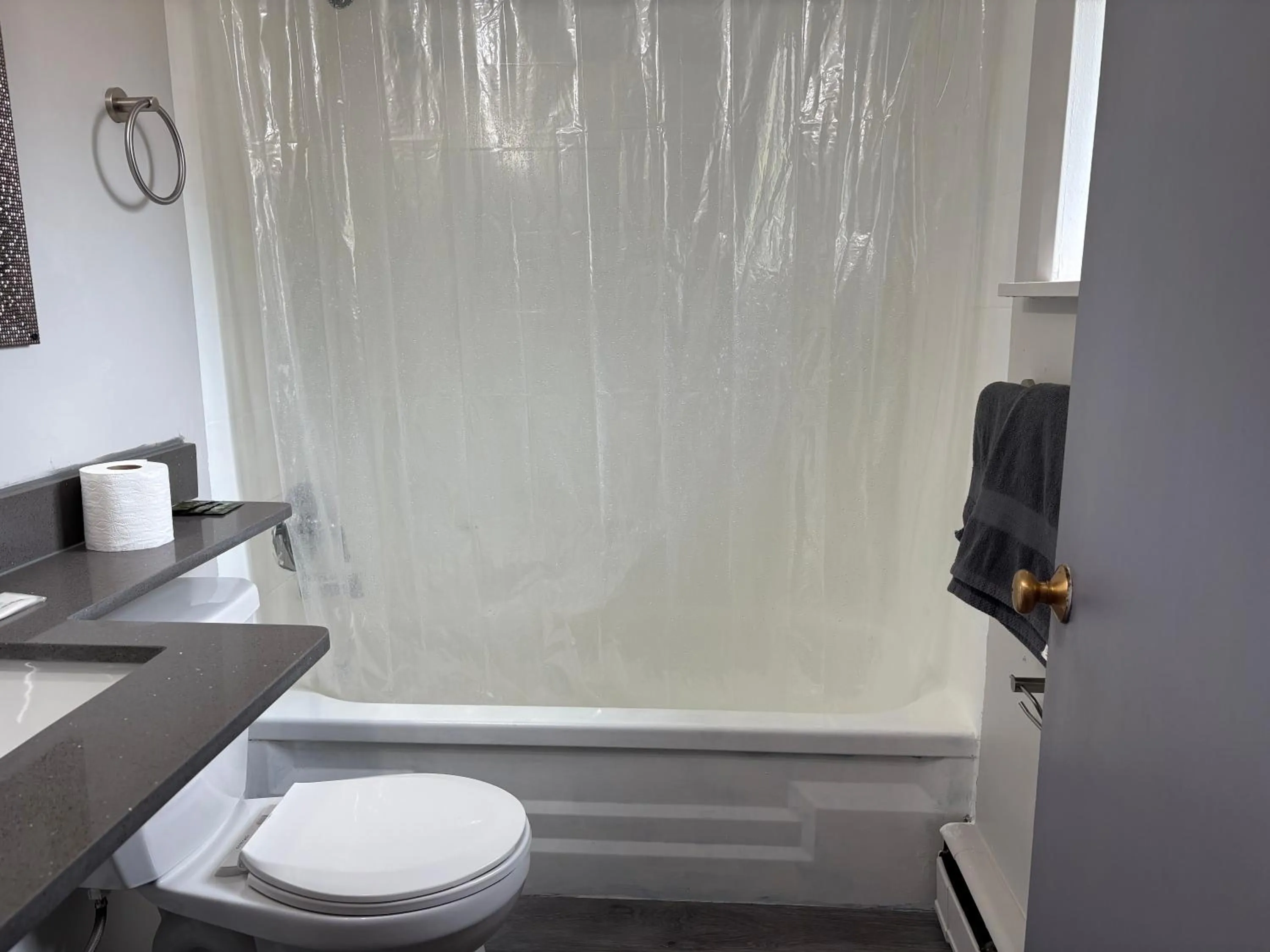 Bathroom in Advance Inn