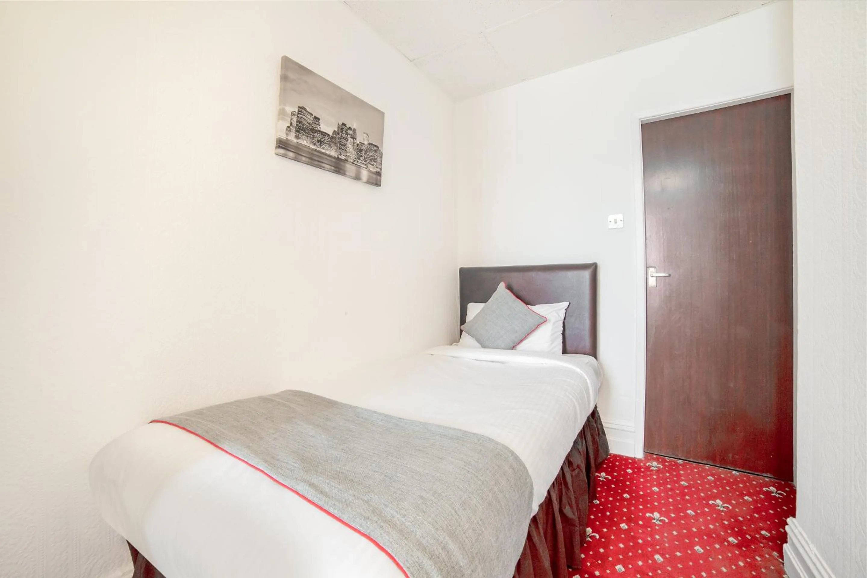 Bedroom in OYO The Golden Cheval Hotel