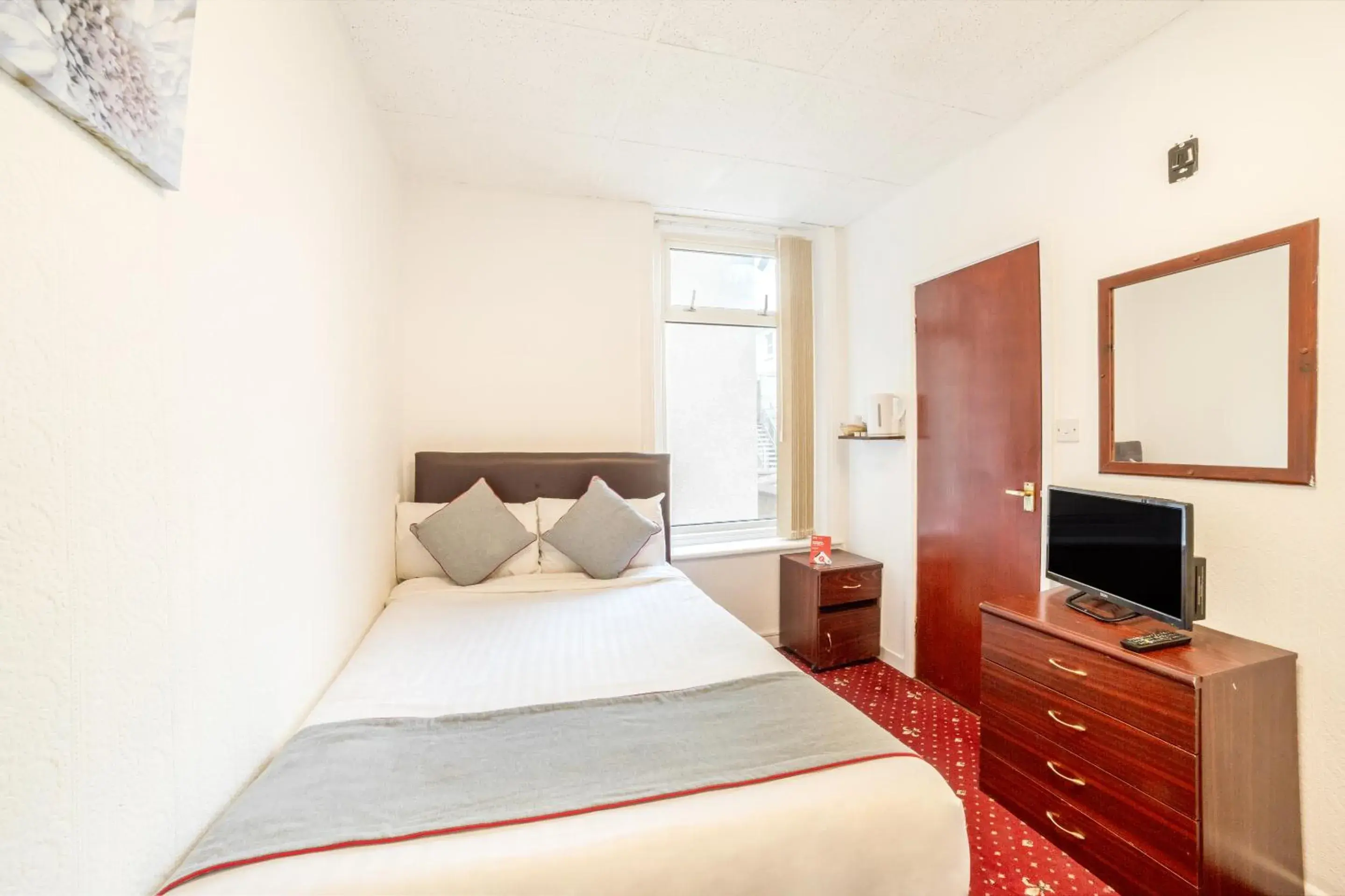 Standard Double Room in OYO The Golden Cheval Hotel Standard Double Room in OYO The Golden Cheval Hotel