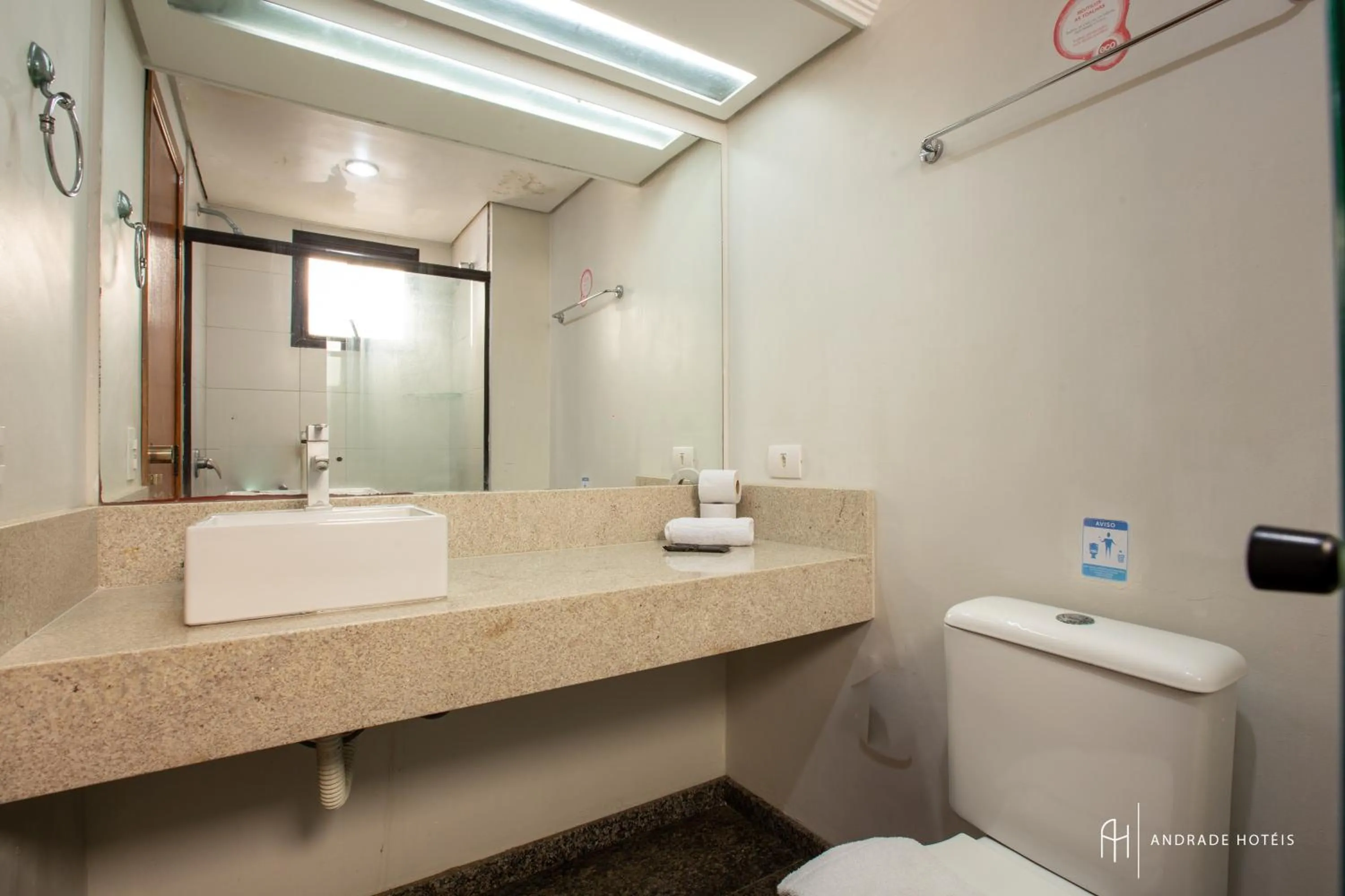 Toilet in Rede Andrade Vernon