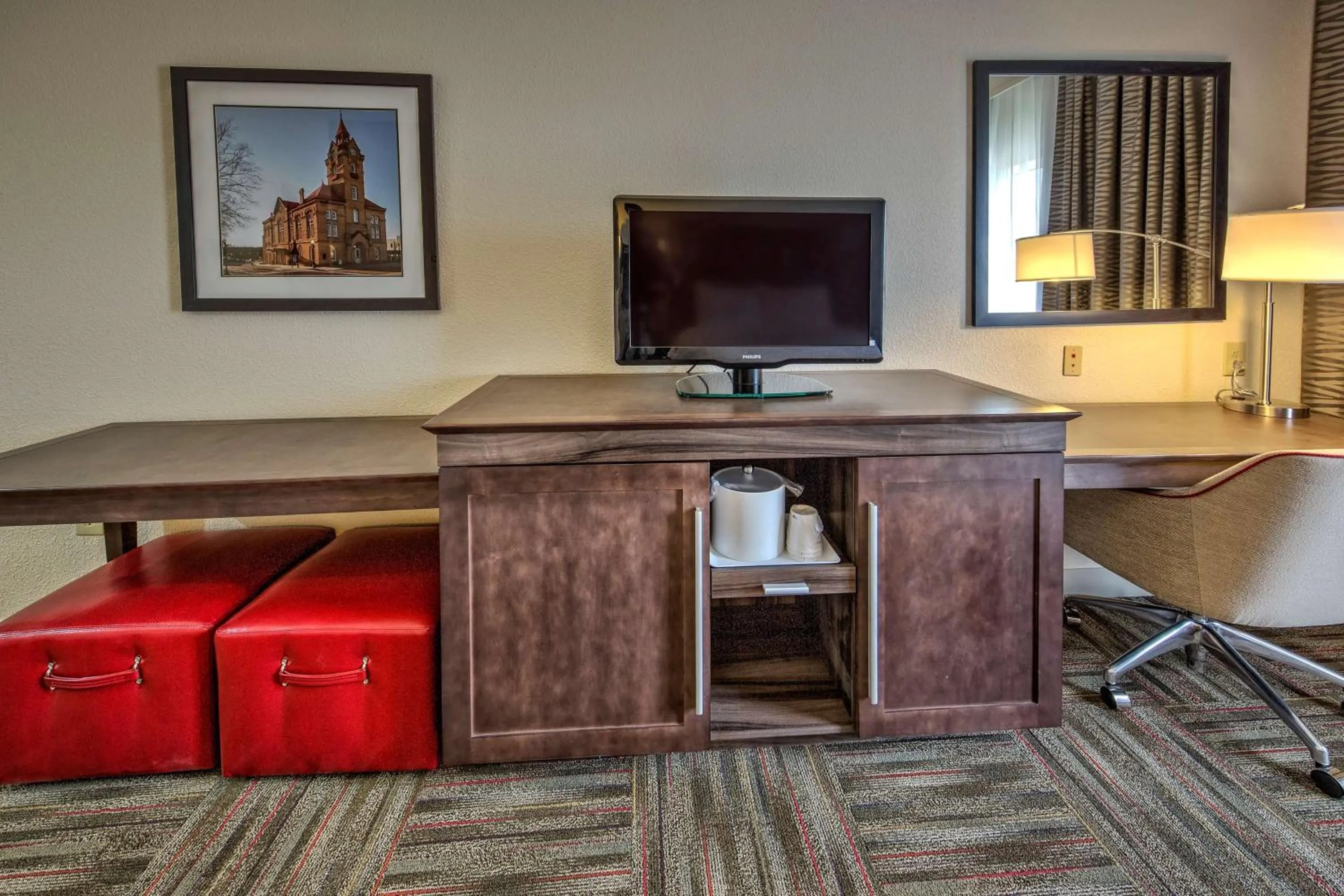Bed in Hampton Inn Newberry Opera House