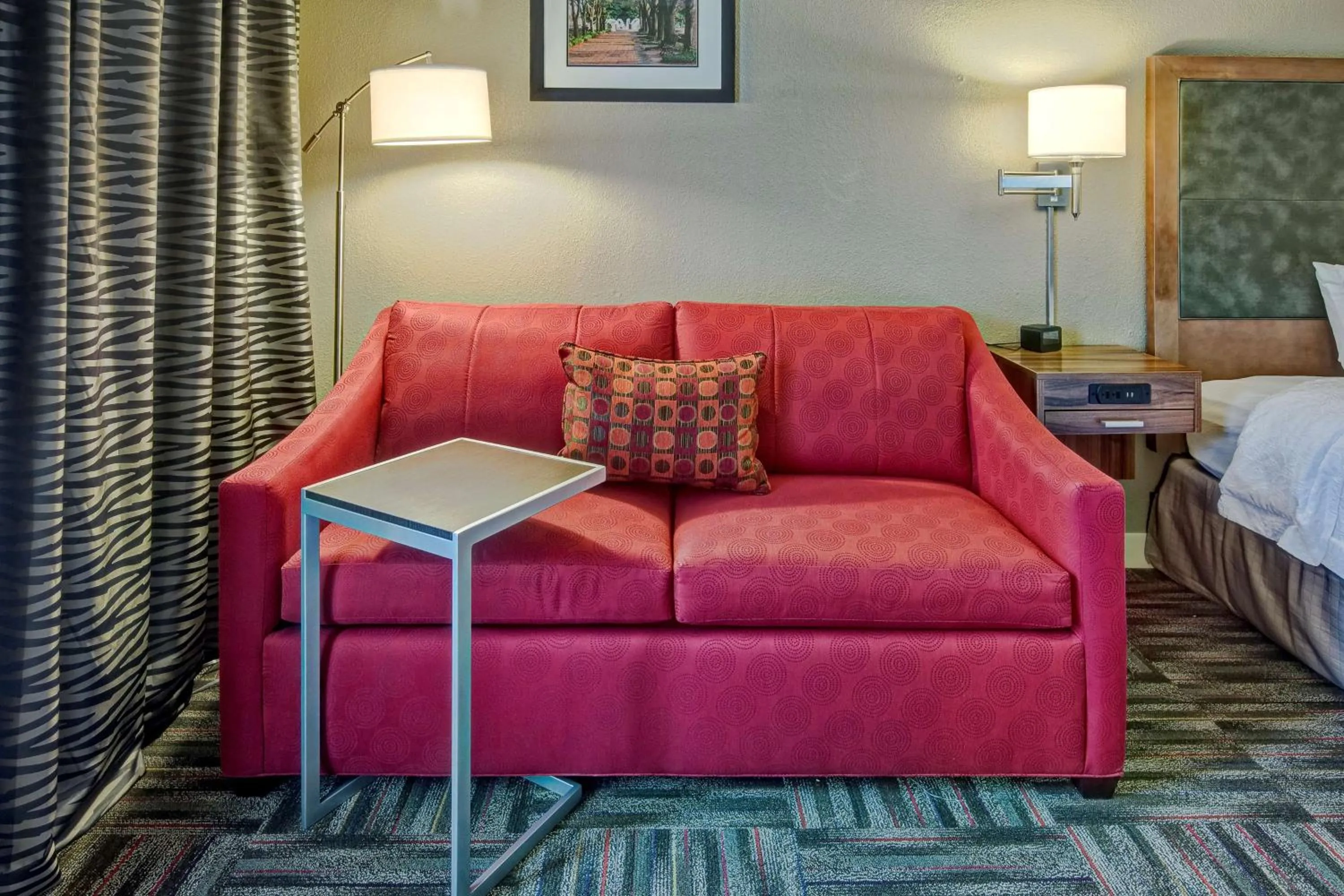 Living room, Bed in Hampton Inn Newberry Opera House