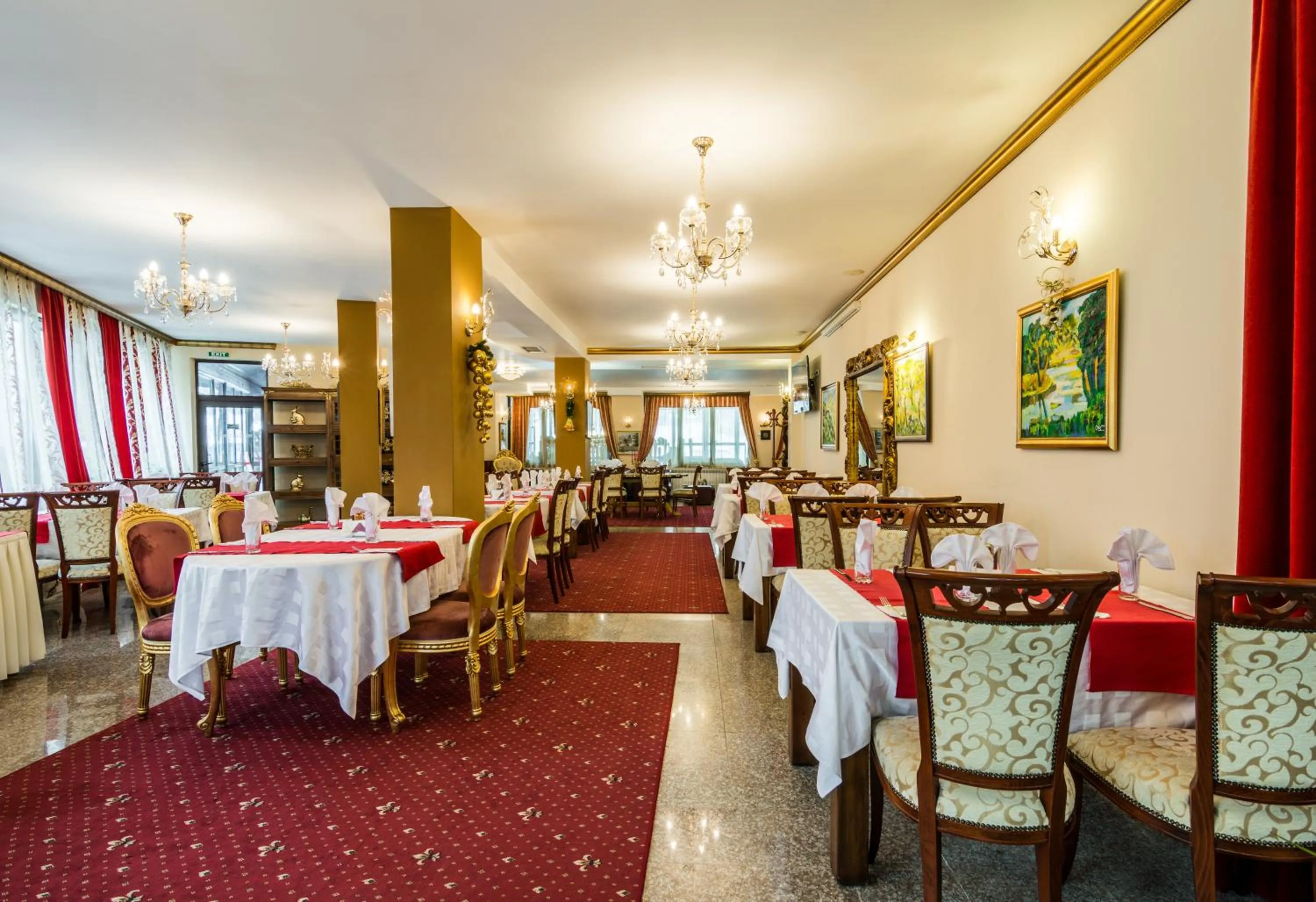Restaurant/places to eat in Elegant Lux Hotel