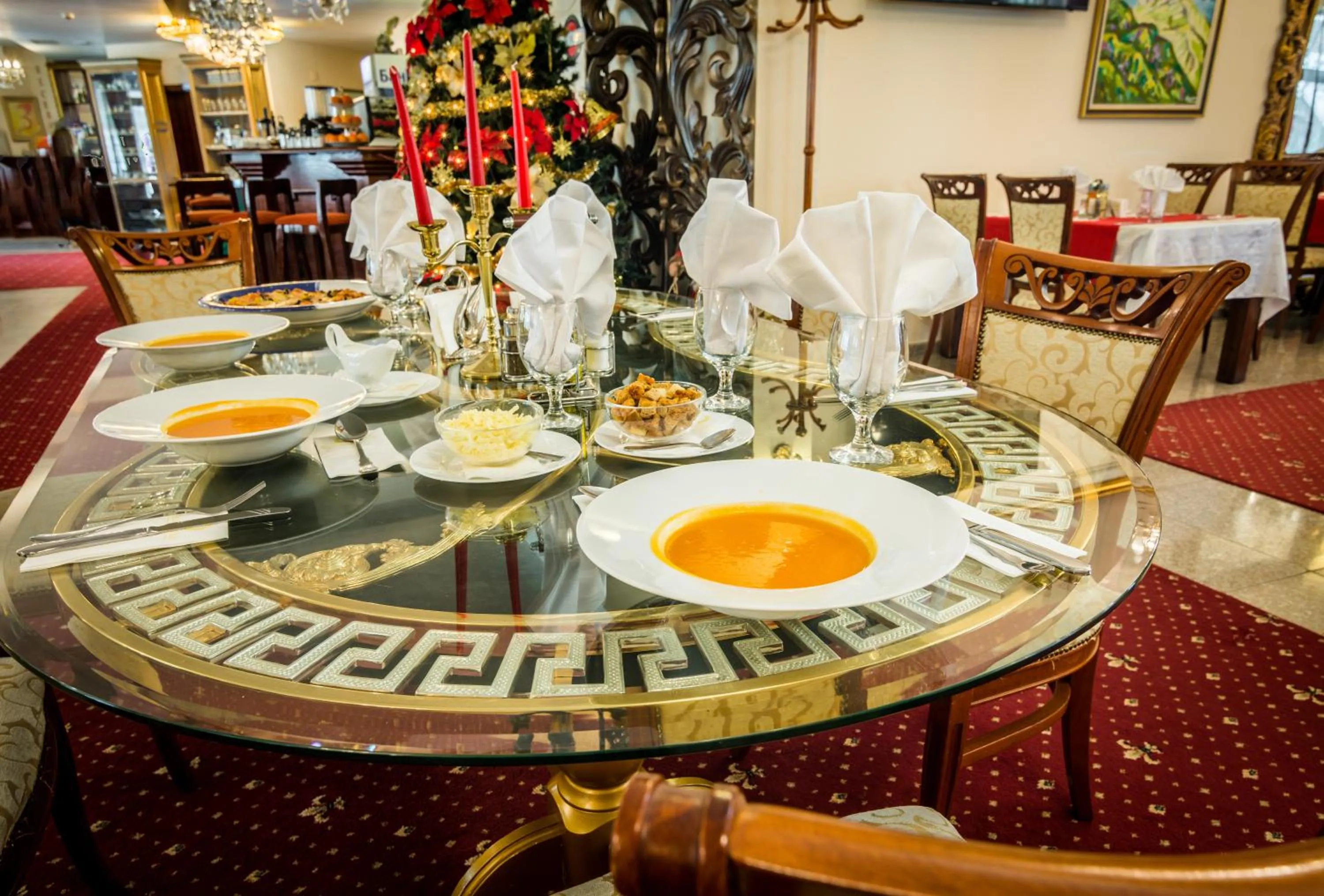 Restaurant/places to eat in Elegant Lux Hotel