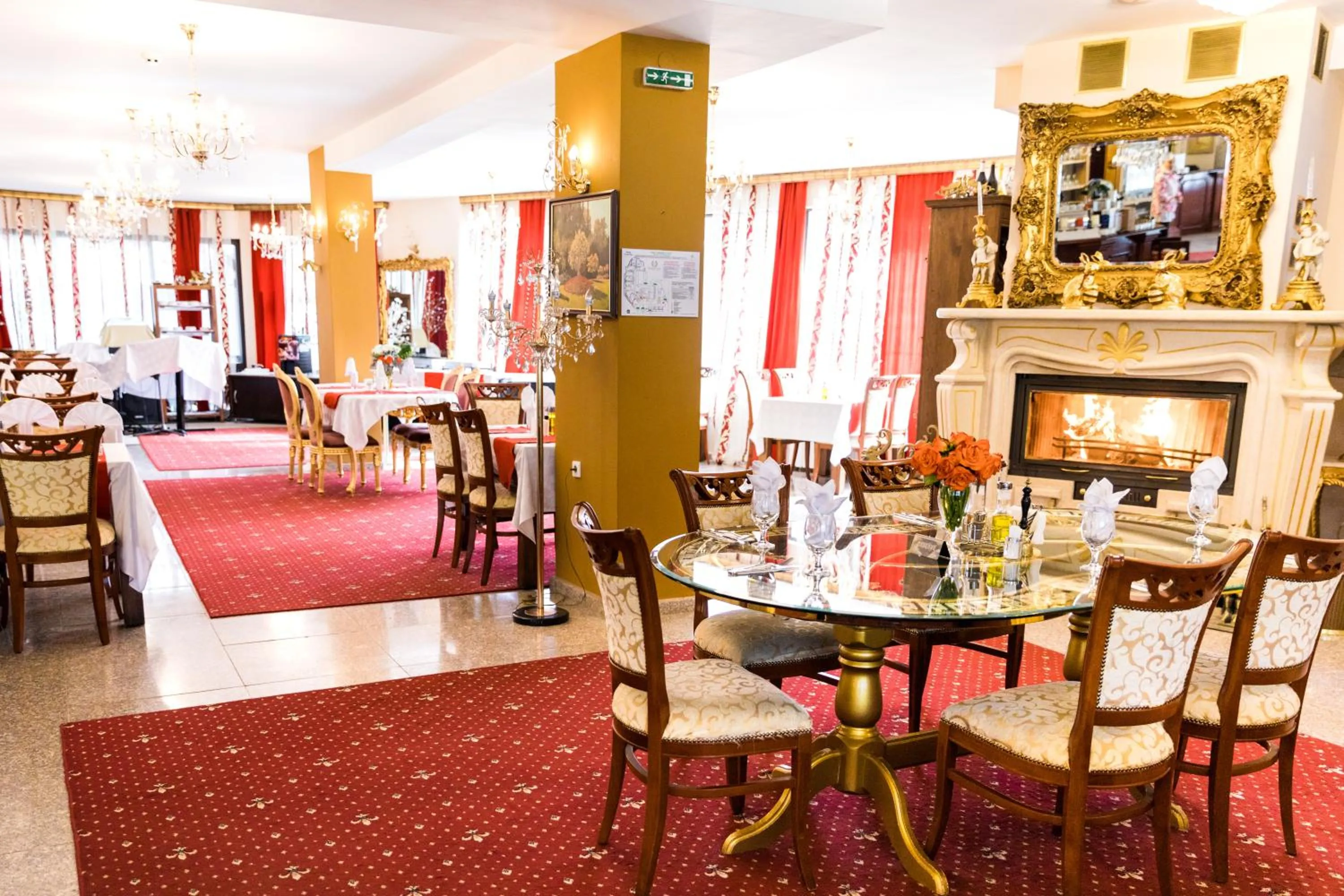 Restaurant/places to eat in Elegant Lux Hotel