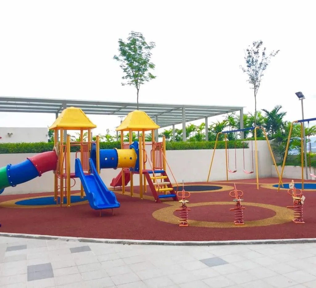 Area and facilities in May's Place @ Evo Soho Suites