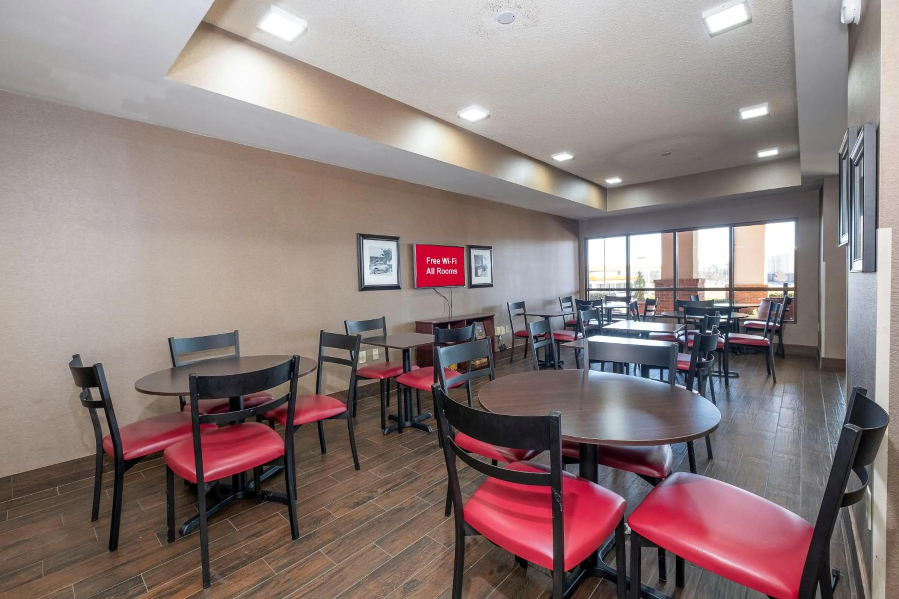 Breakfast in Red Roof Inn Prattville