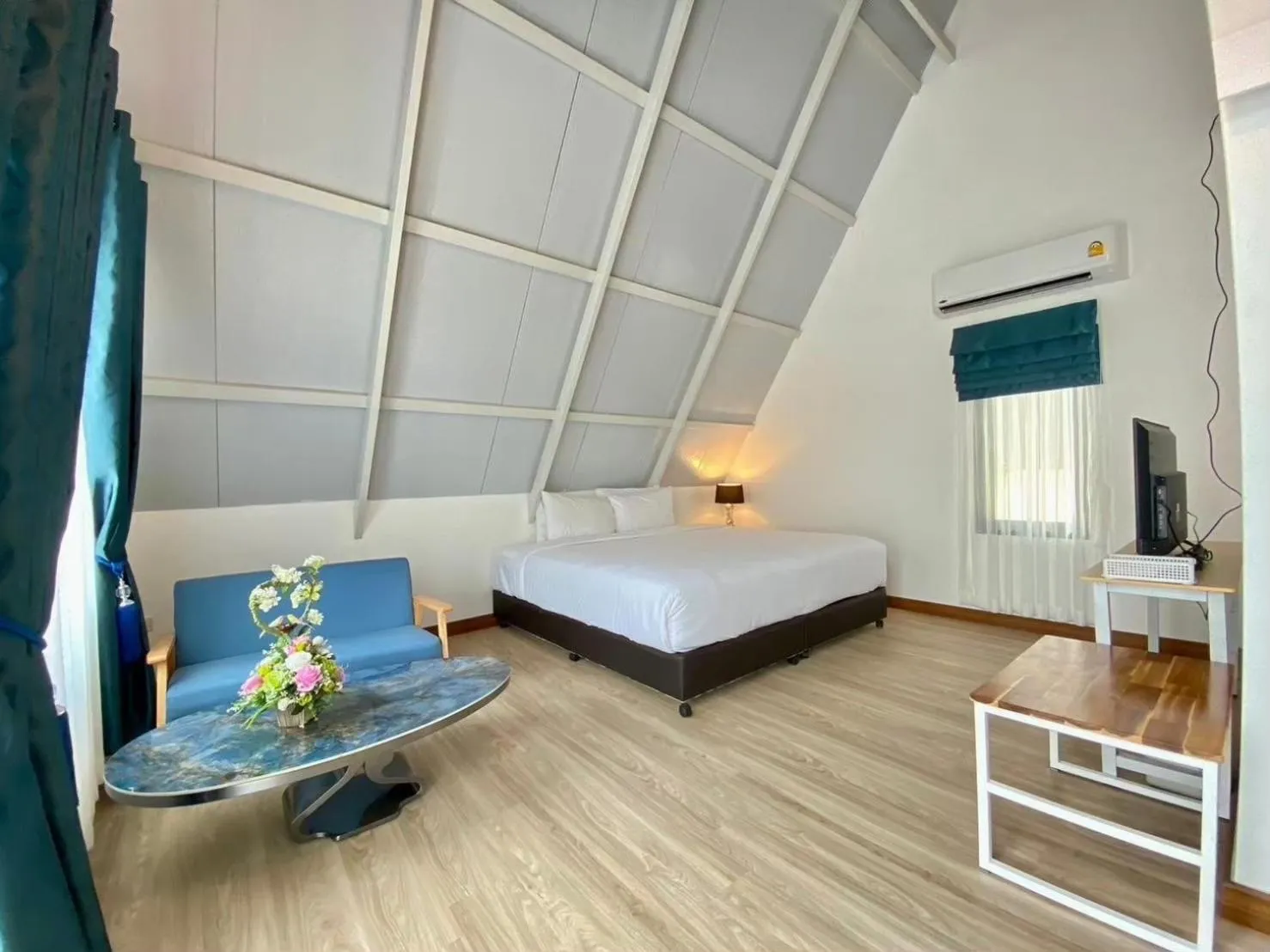 Bed in Sasi Nonthaburi Hotel