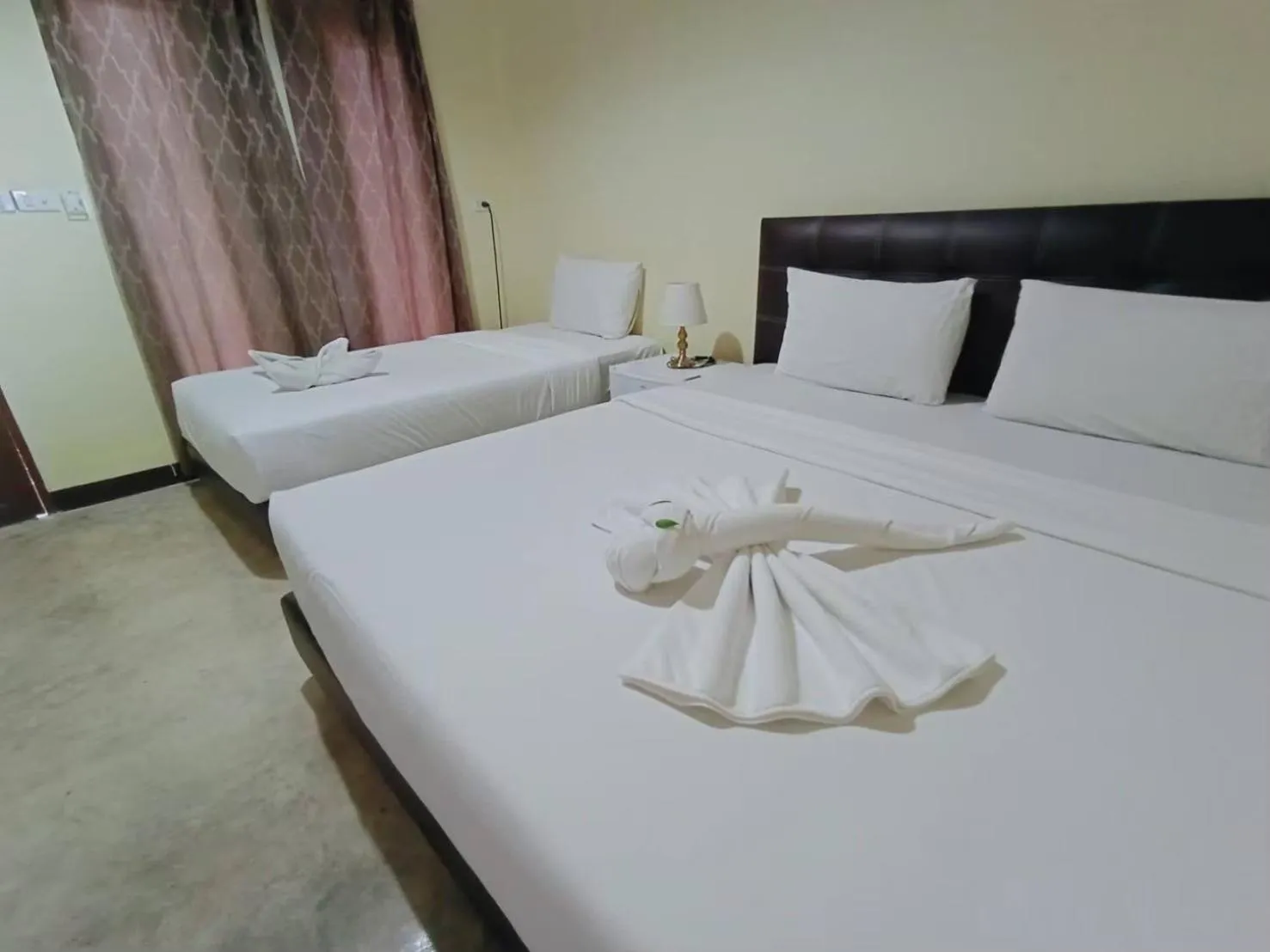 Bed in Sasi Nonthaburi Hotel