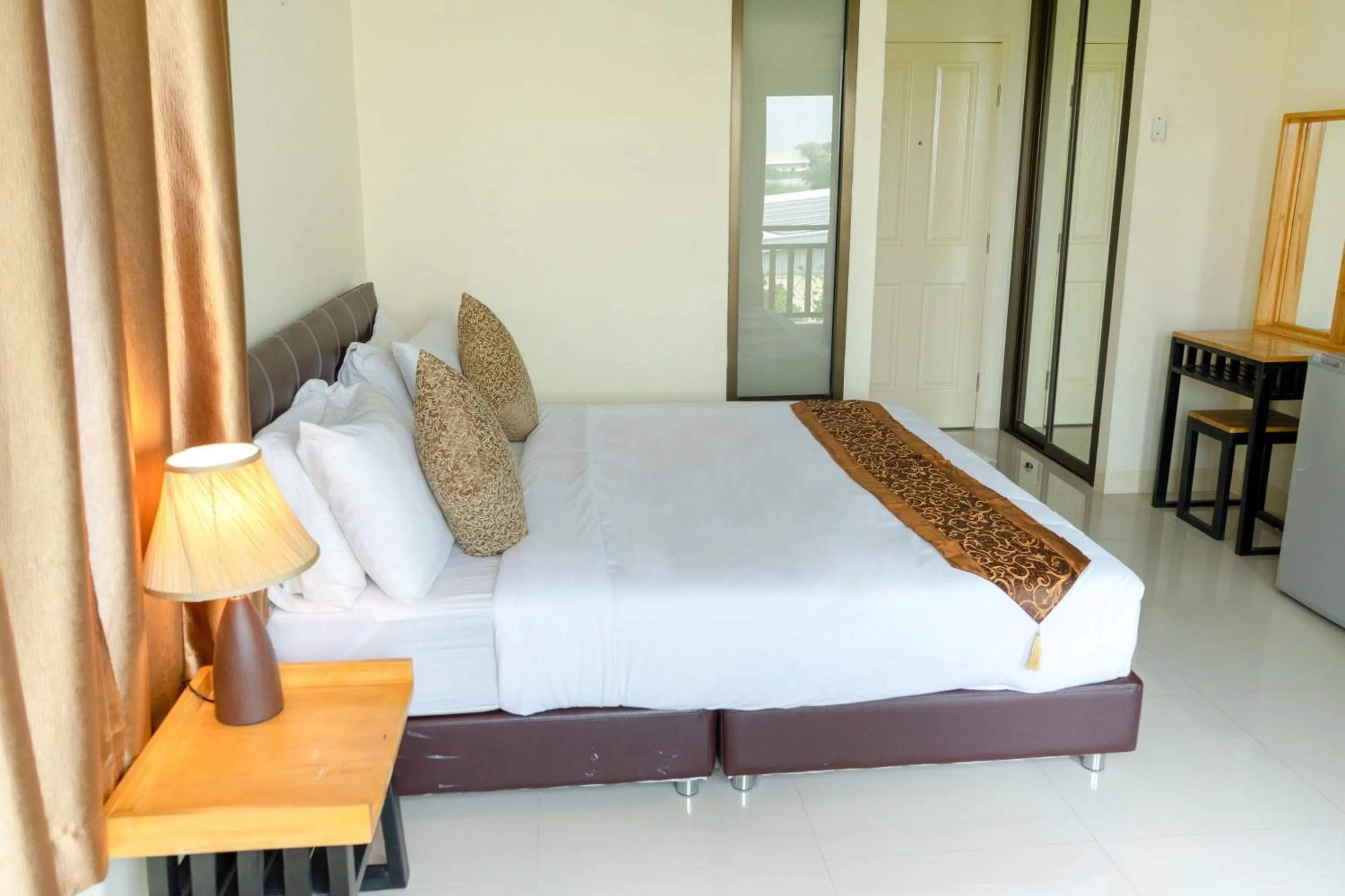 Bed in Sasi Nonthaburi Hotel