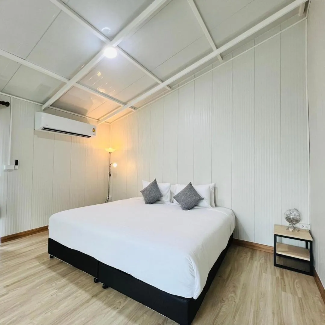 Bed in Sasi Nonthaburi Hotel