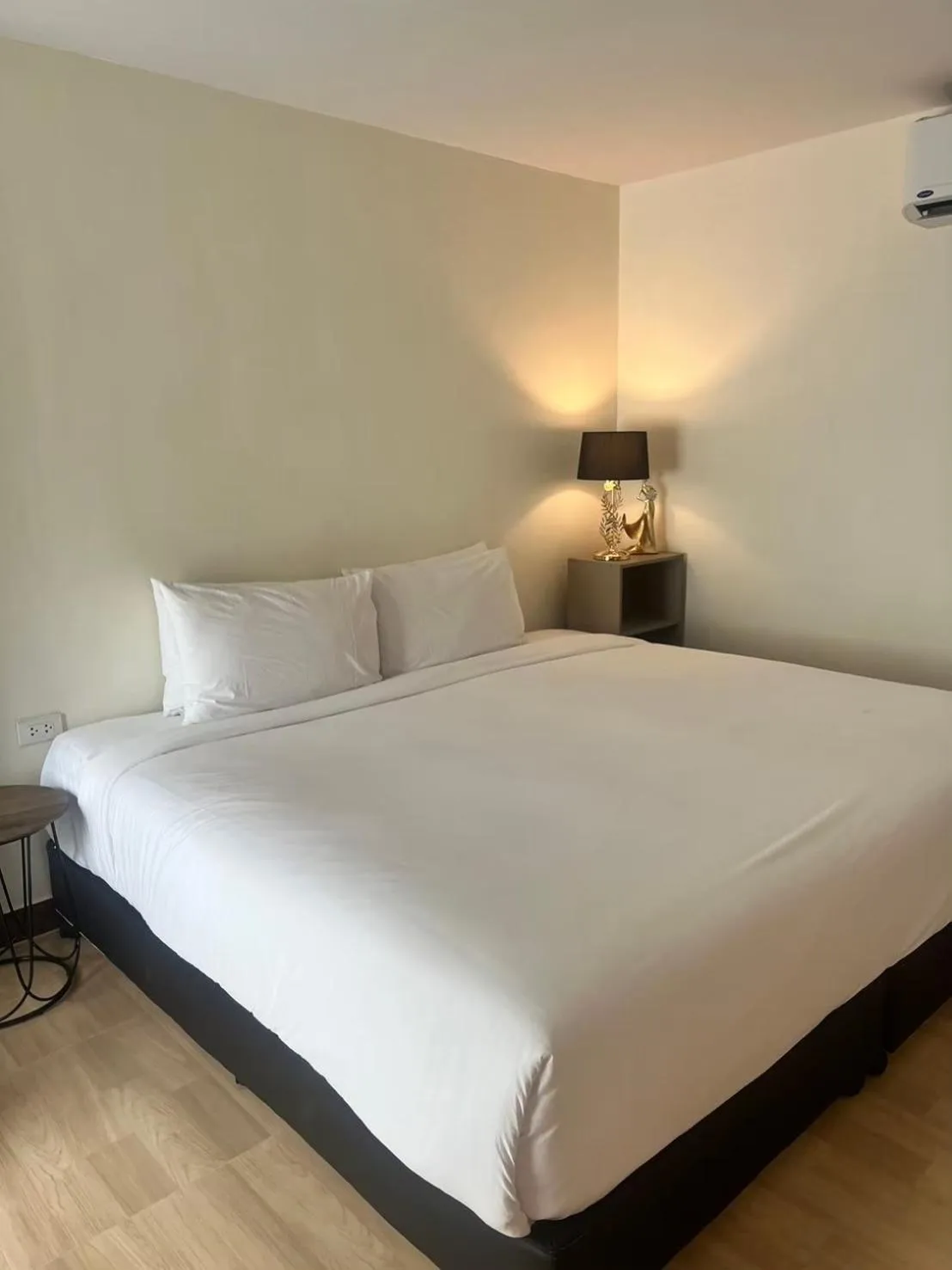 Bed in Sasi Nonthaburi Hotel