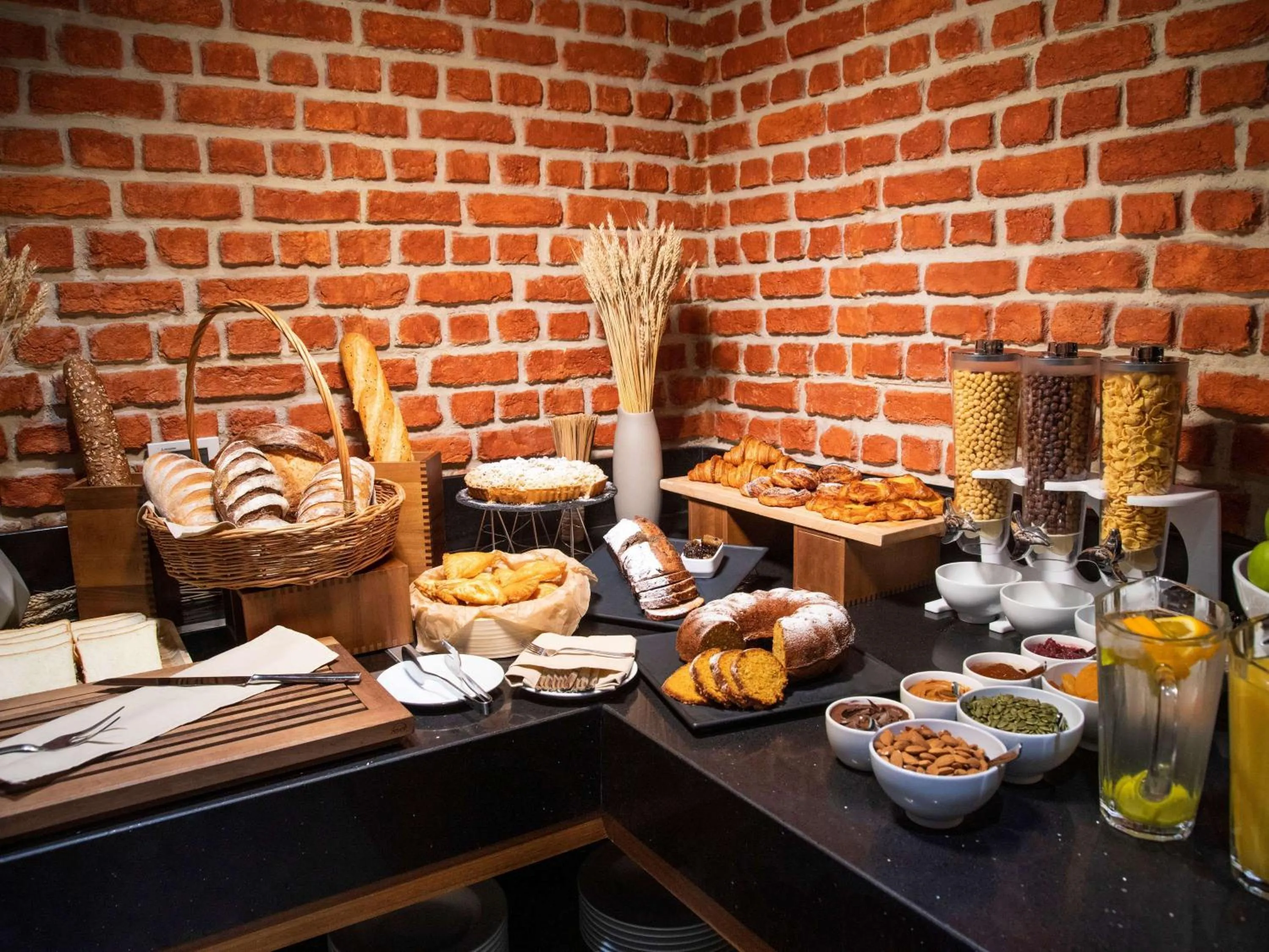 Food and drinks in Ramada Encore Tbilisi