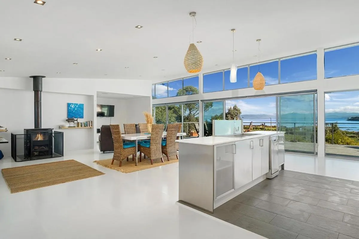 Bruny Island Escapes and Hotel Bruny