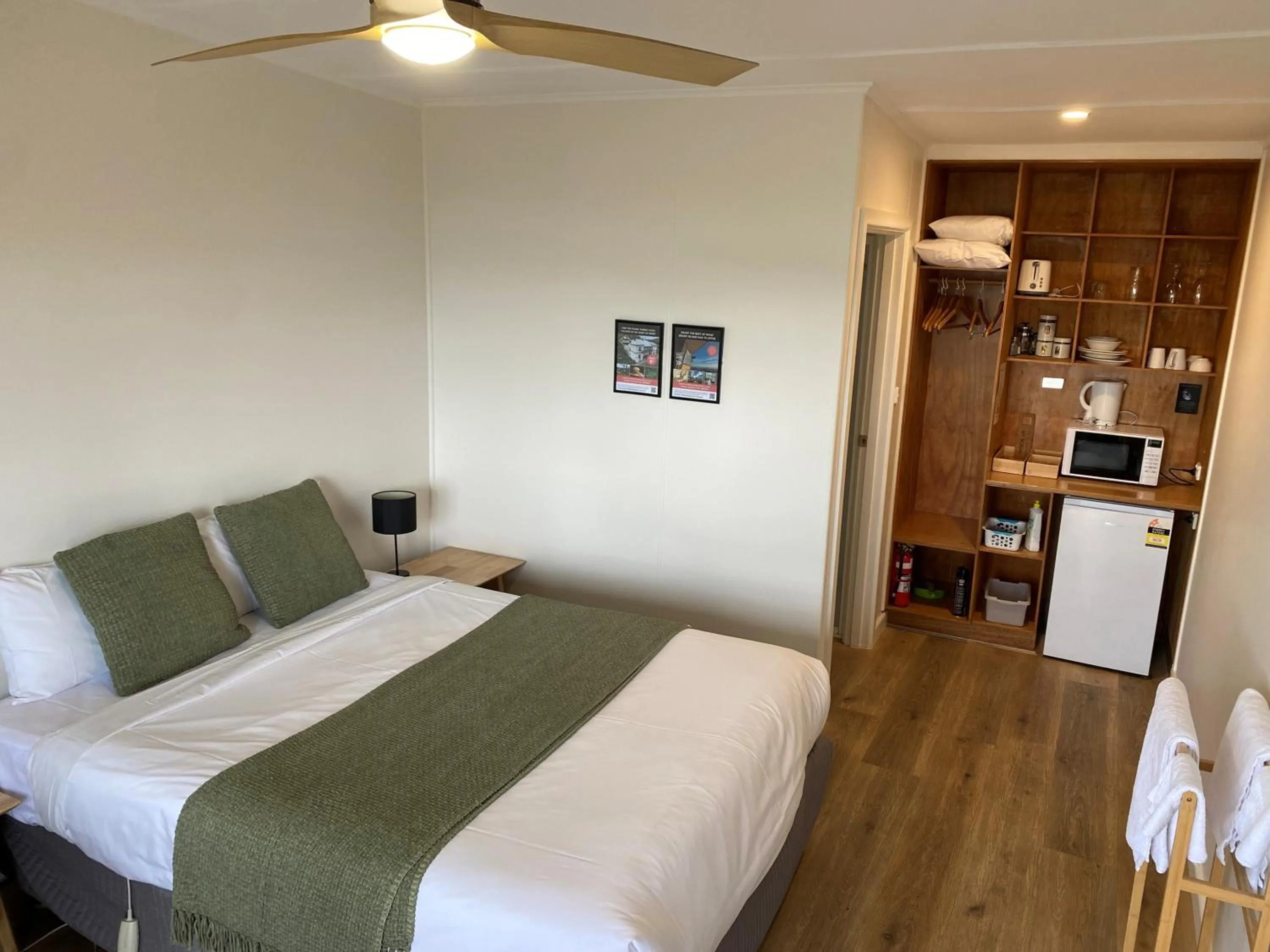 Photo of the whole room, Bed in Bruny Island Escapes and Hotel Bruny
