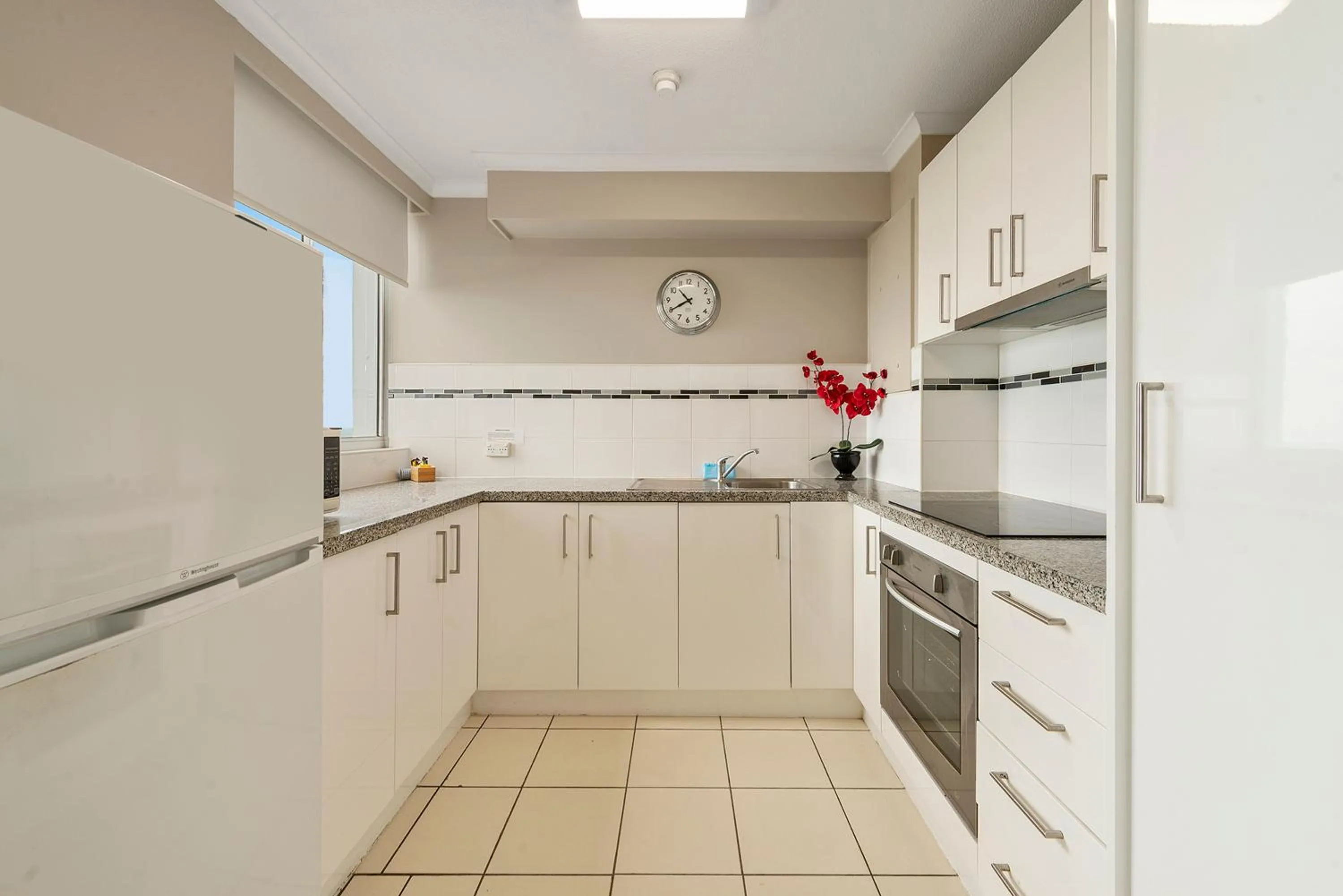 Kitchen or kitchenette in Sandpiper Broadbeach