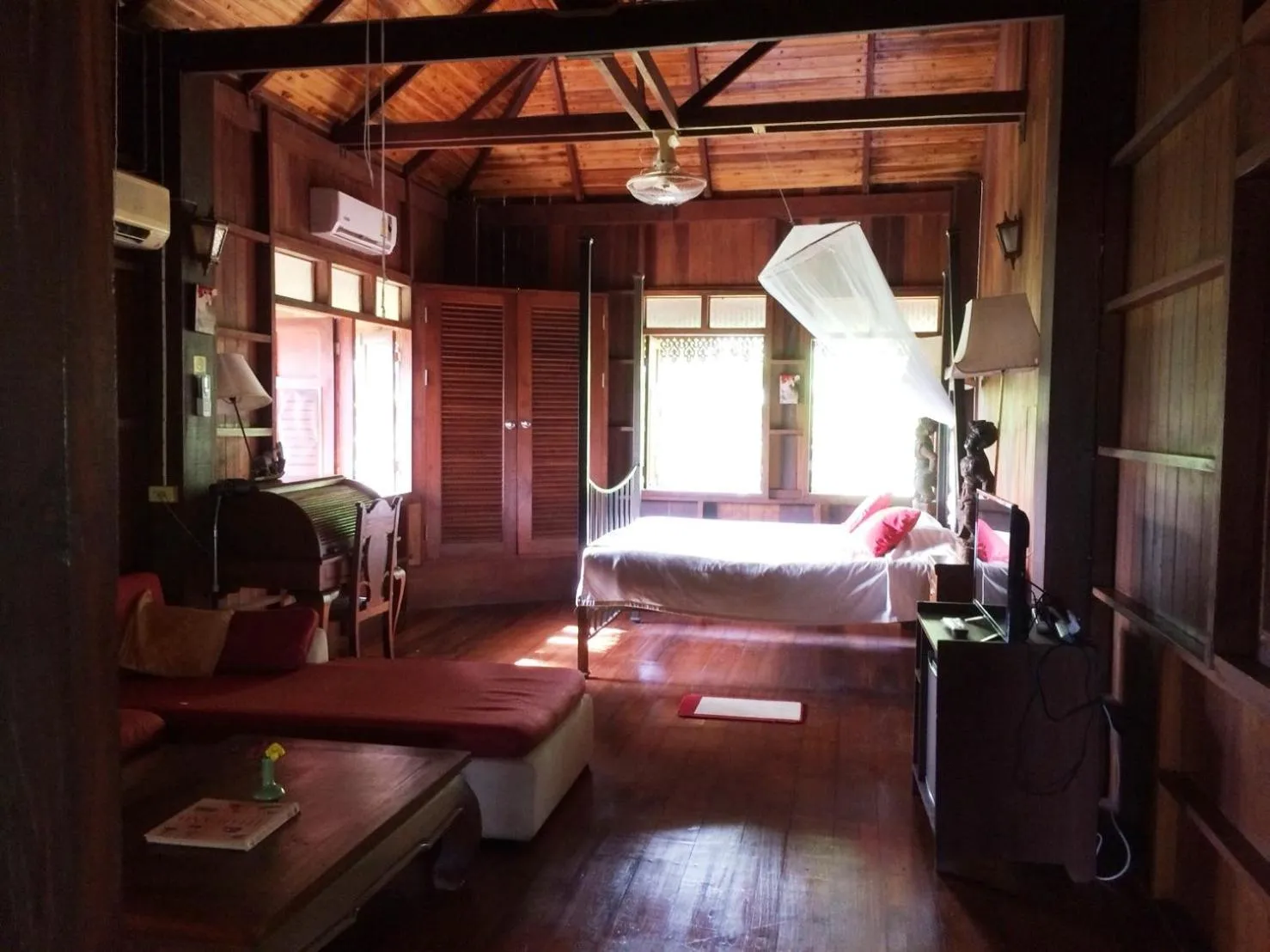 TV and multimedia, Bed in Ruen Thai Rim Haad