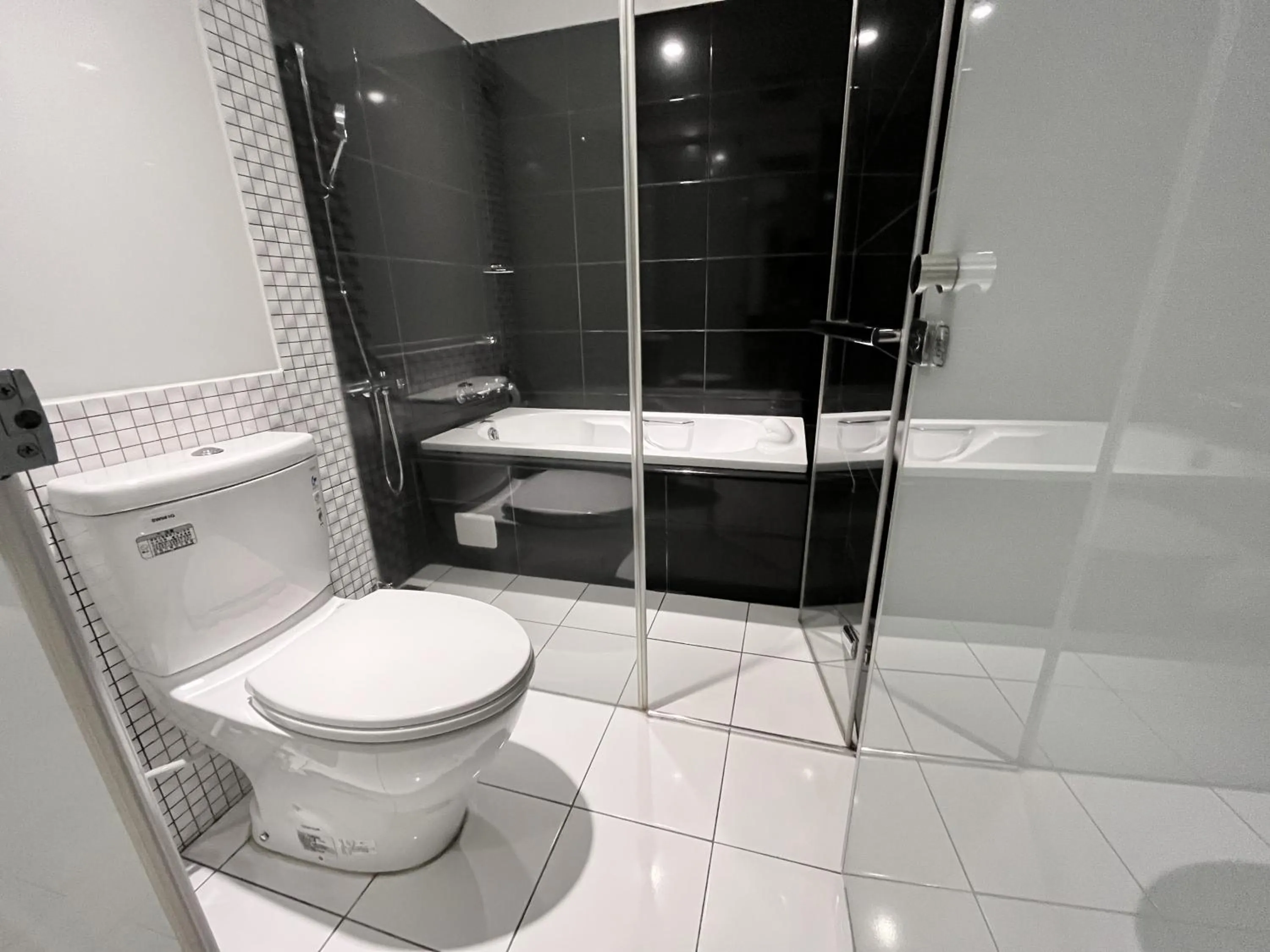 Shower in Guide Hotel Taipei Fuxing North