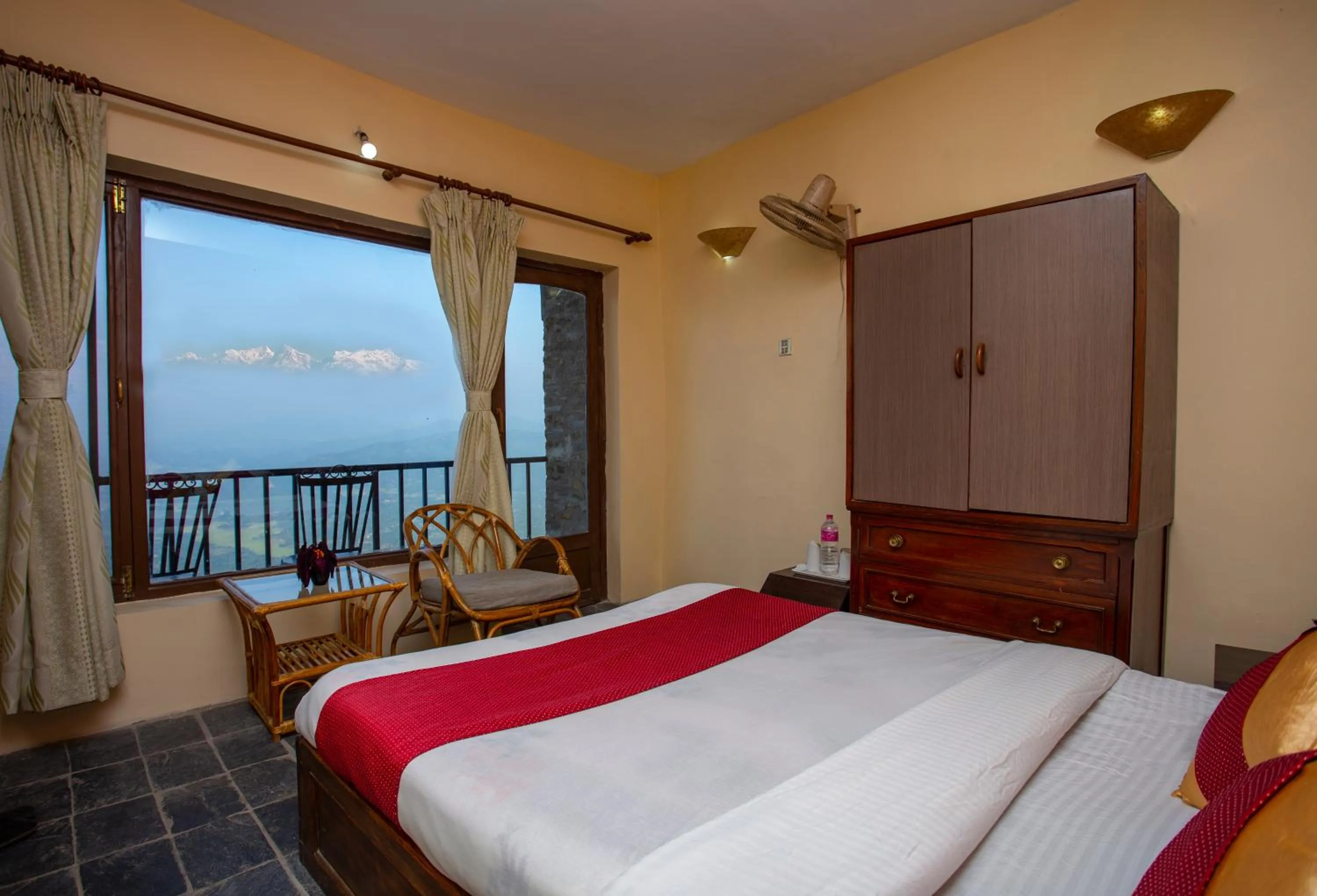 Mountain view, Bed in Bandipur Mountain Resort