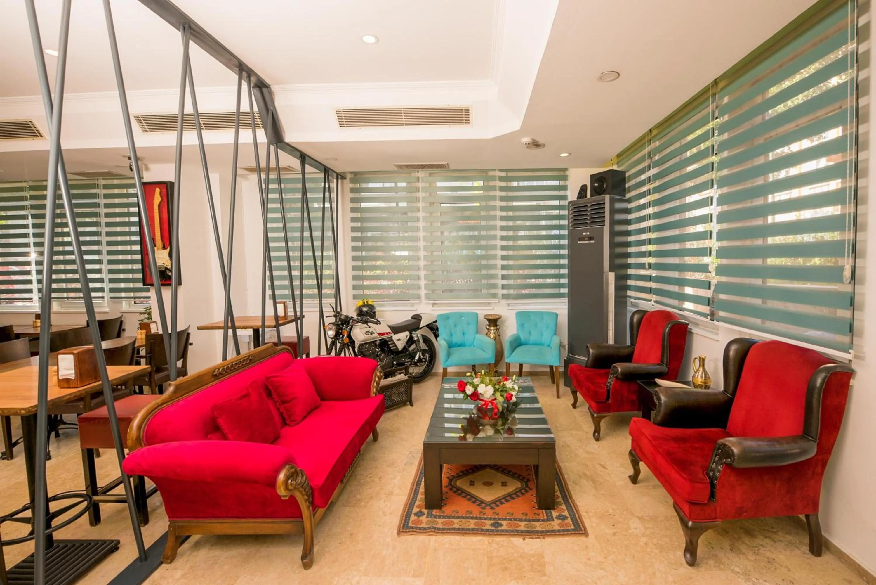 Seating area in Mera Park Hotel