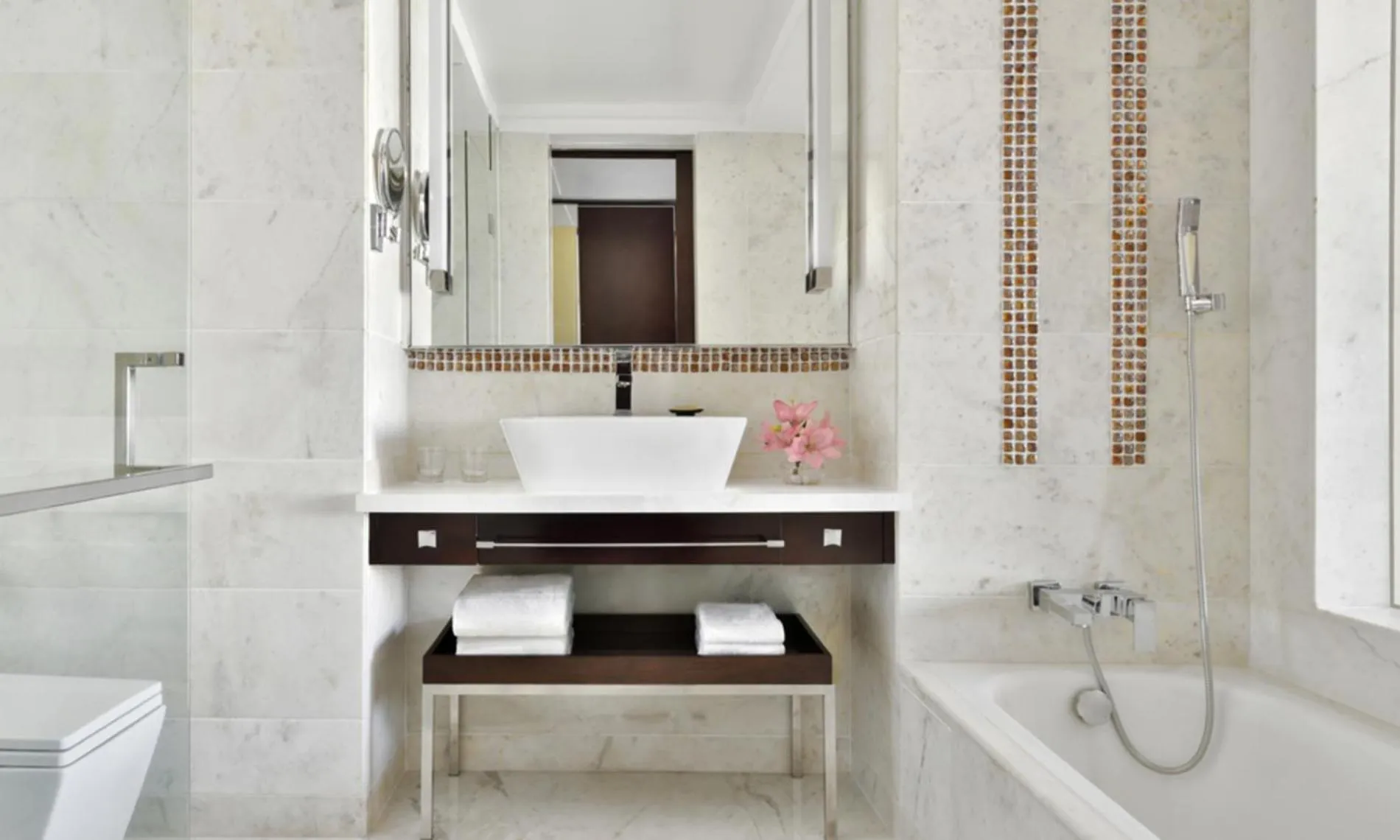 Shower in Jaipur Marriott Hotel