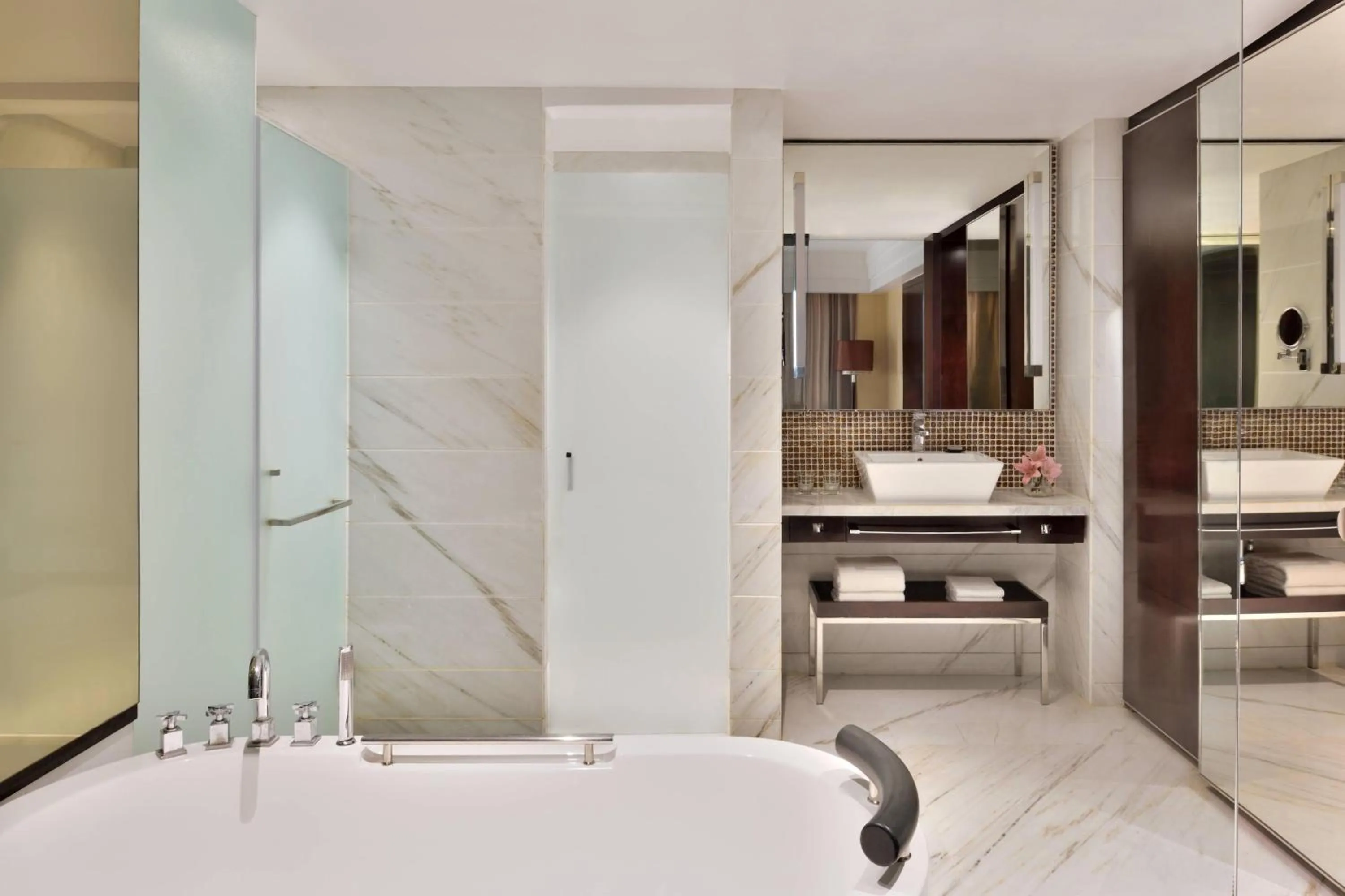 Bathroom, Bed in Jaipur Marriott Hotel