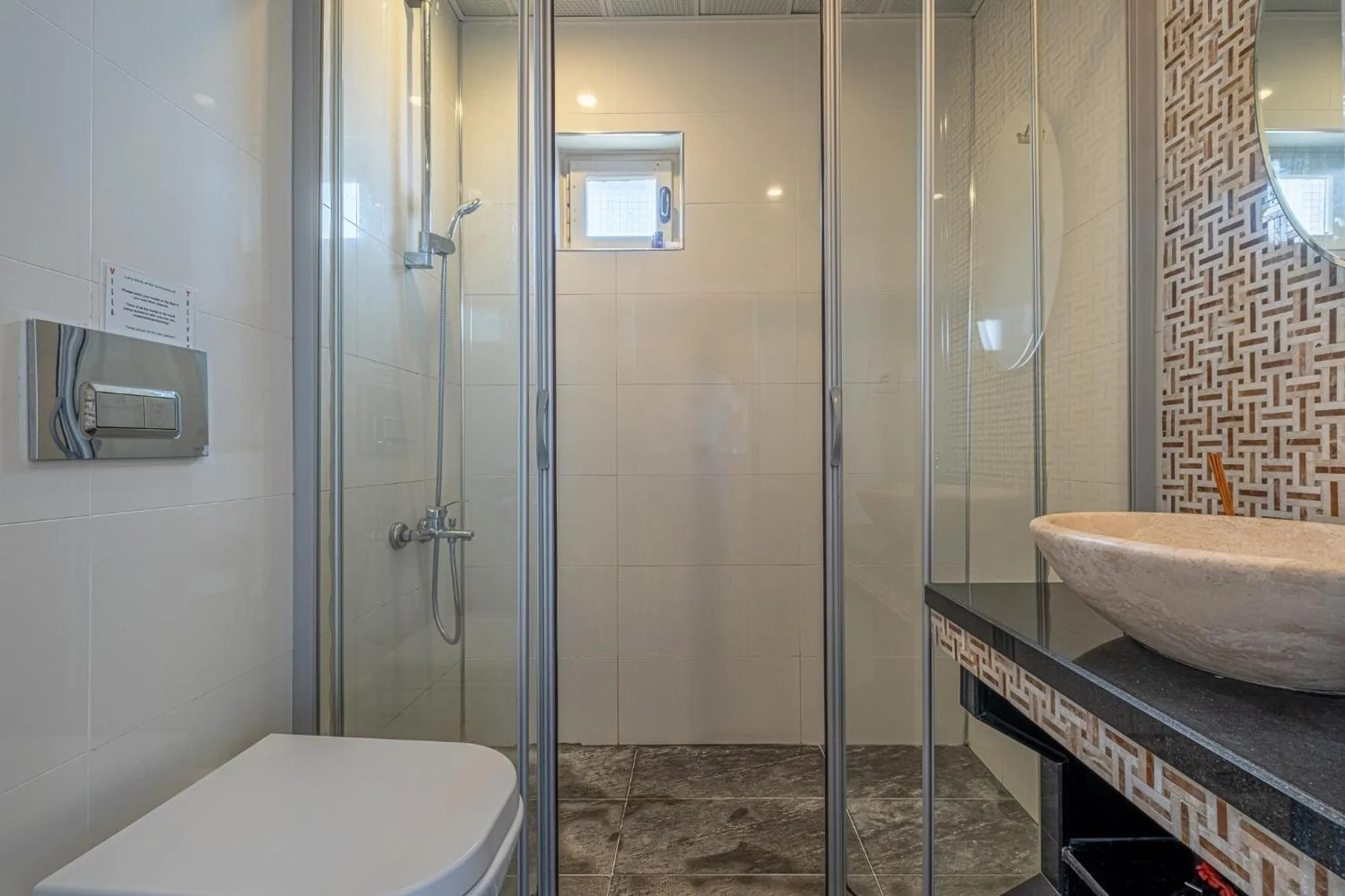 Shower in Villa Tulipan