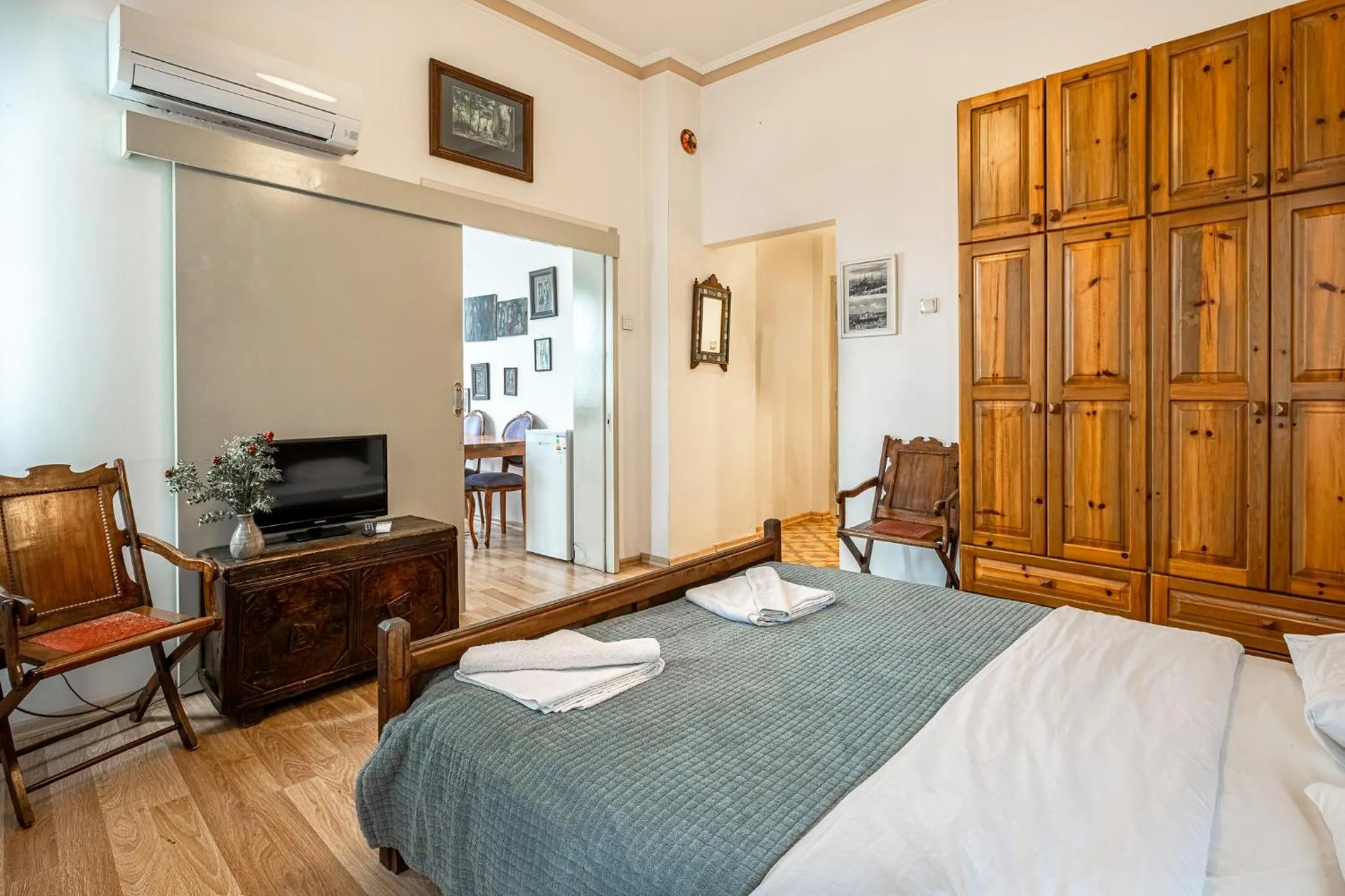 Communal lounge/ TV room in Villa Tulipan