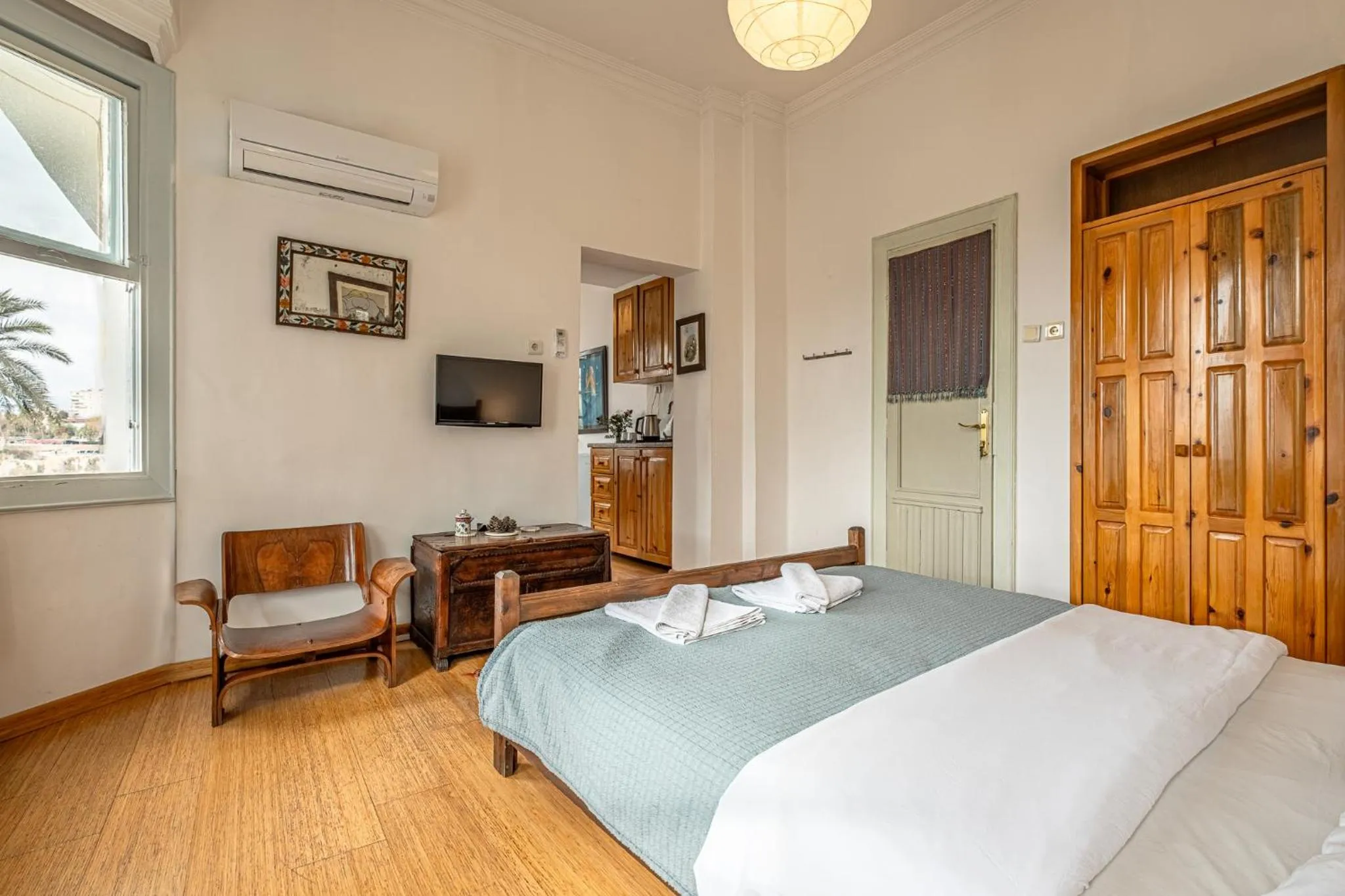 Communal lounge/ TV room in Villa Tulipan