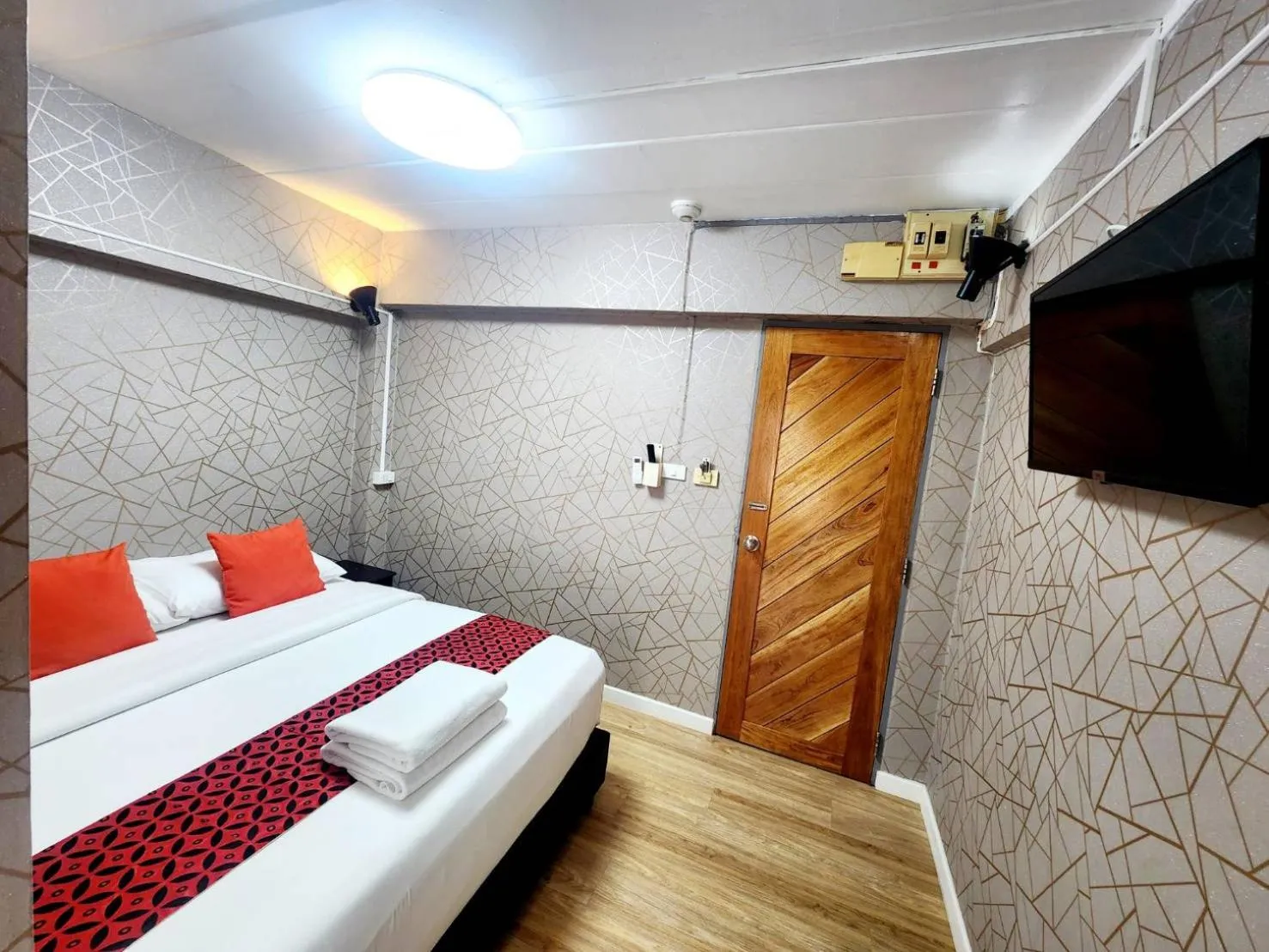 TV and multimedia, Bed in Khaosan Art Hotel