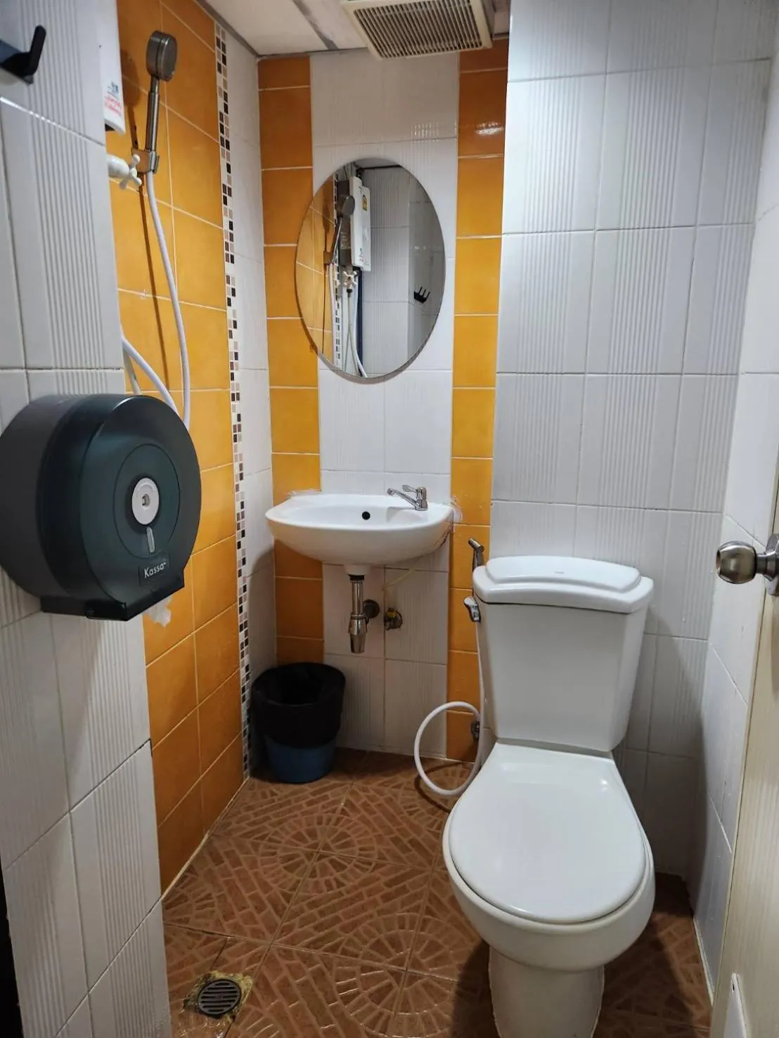 Bathroom in Khaosan Art Hotel