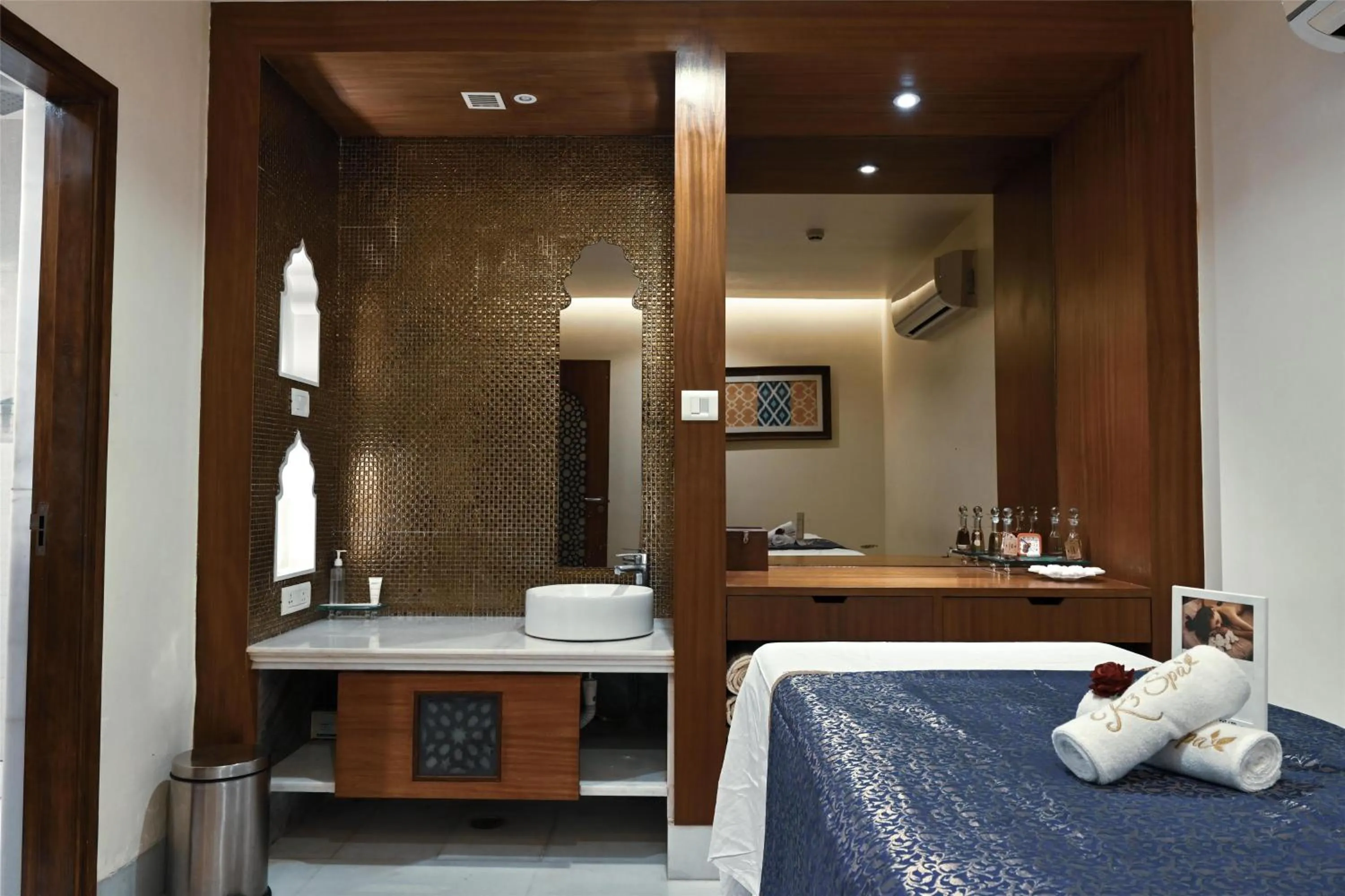 Spa and wellness centre/facilities, Bed in Radisson Jodhpur