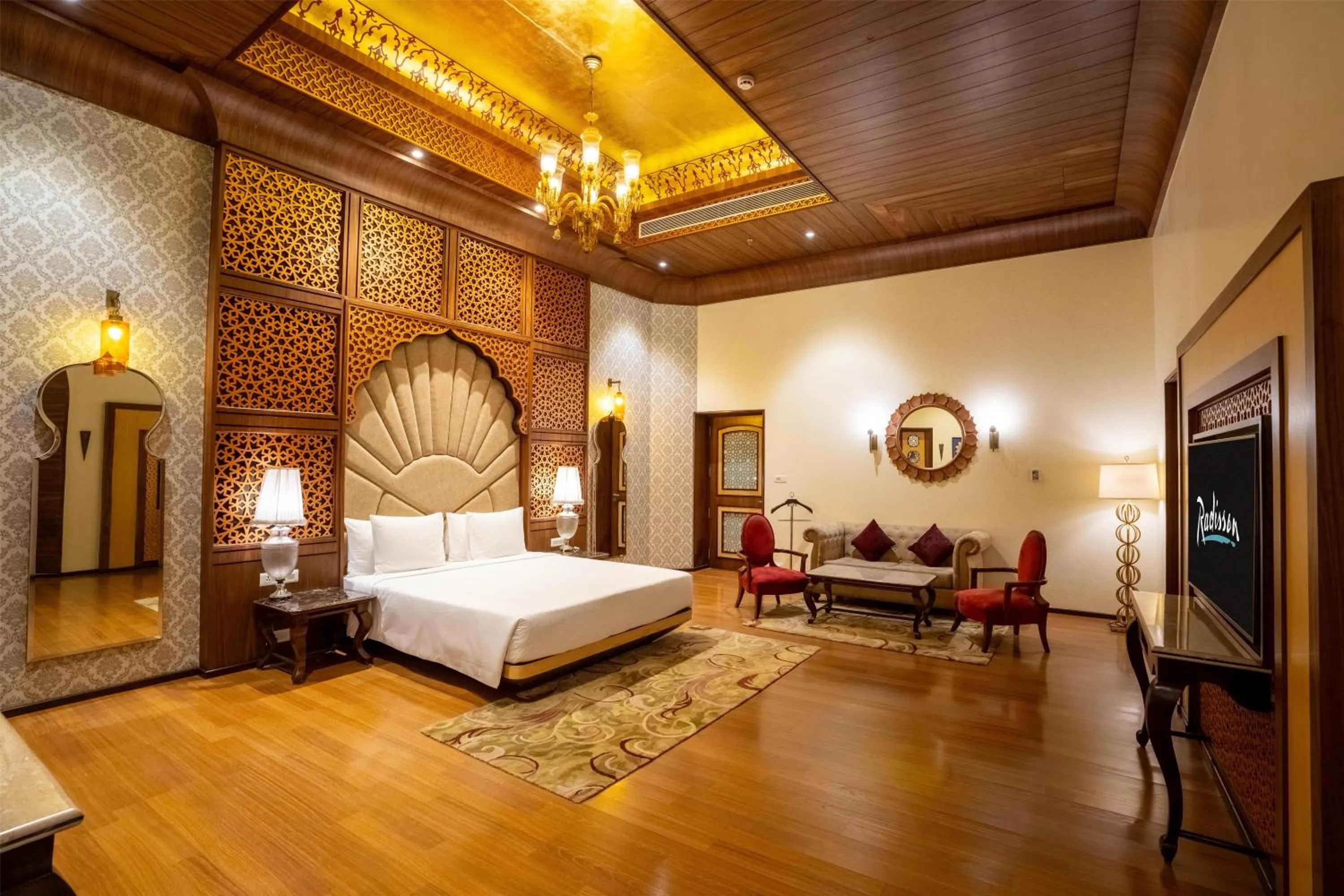 Photo of the whole room, Bed in Radisson Jodhpur