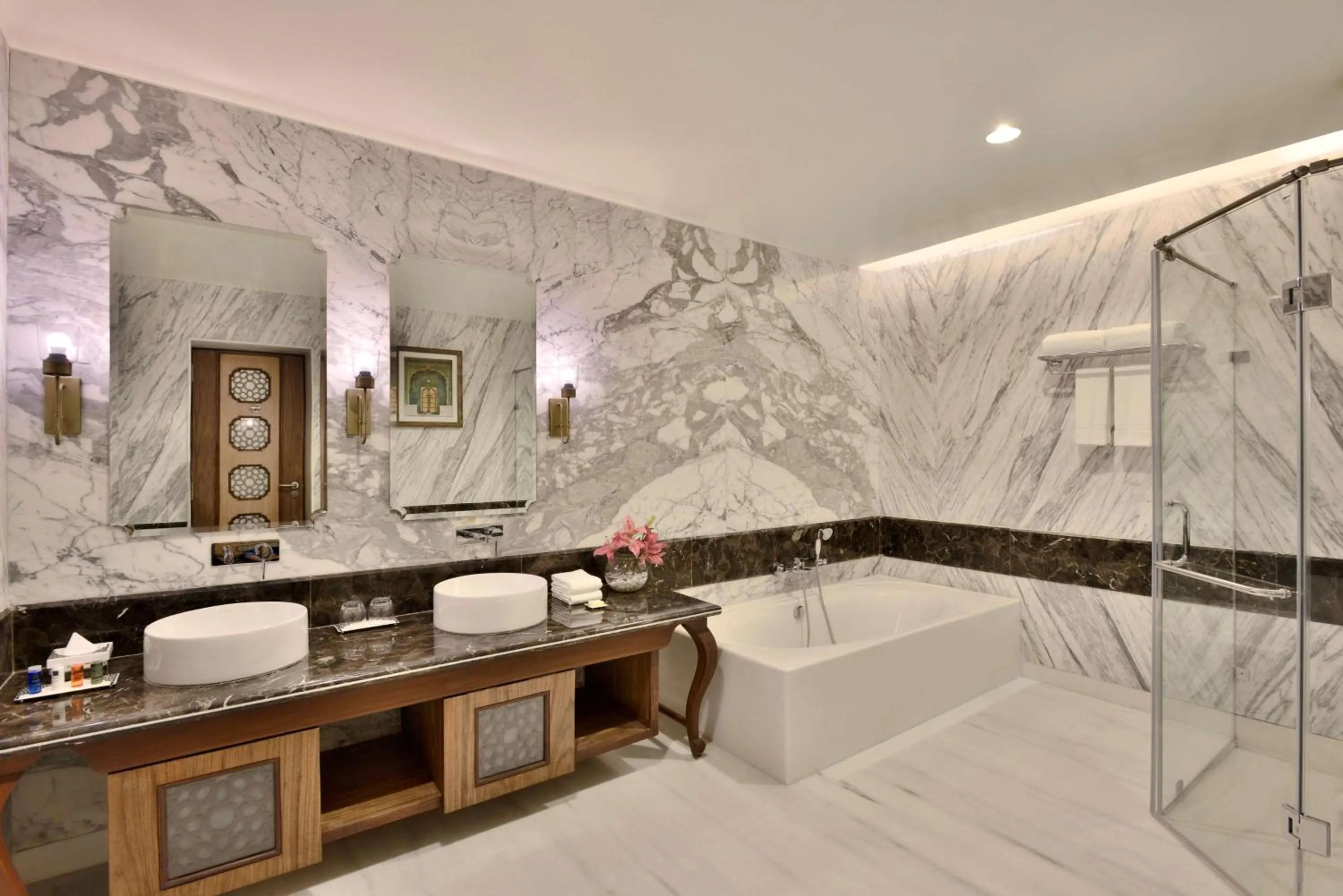 Bathroom, Bed in Radisson Jodhpur