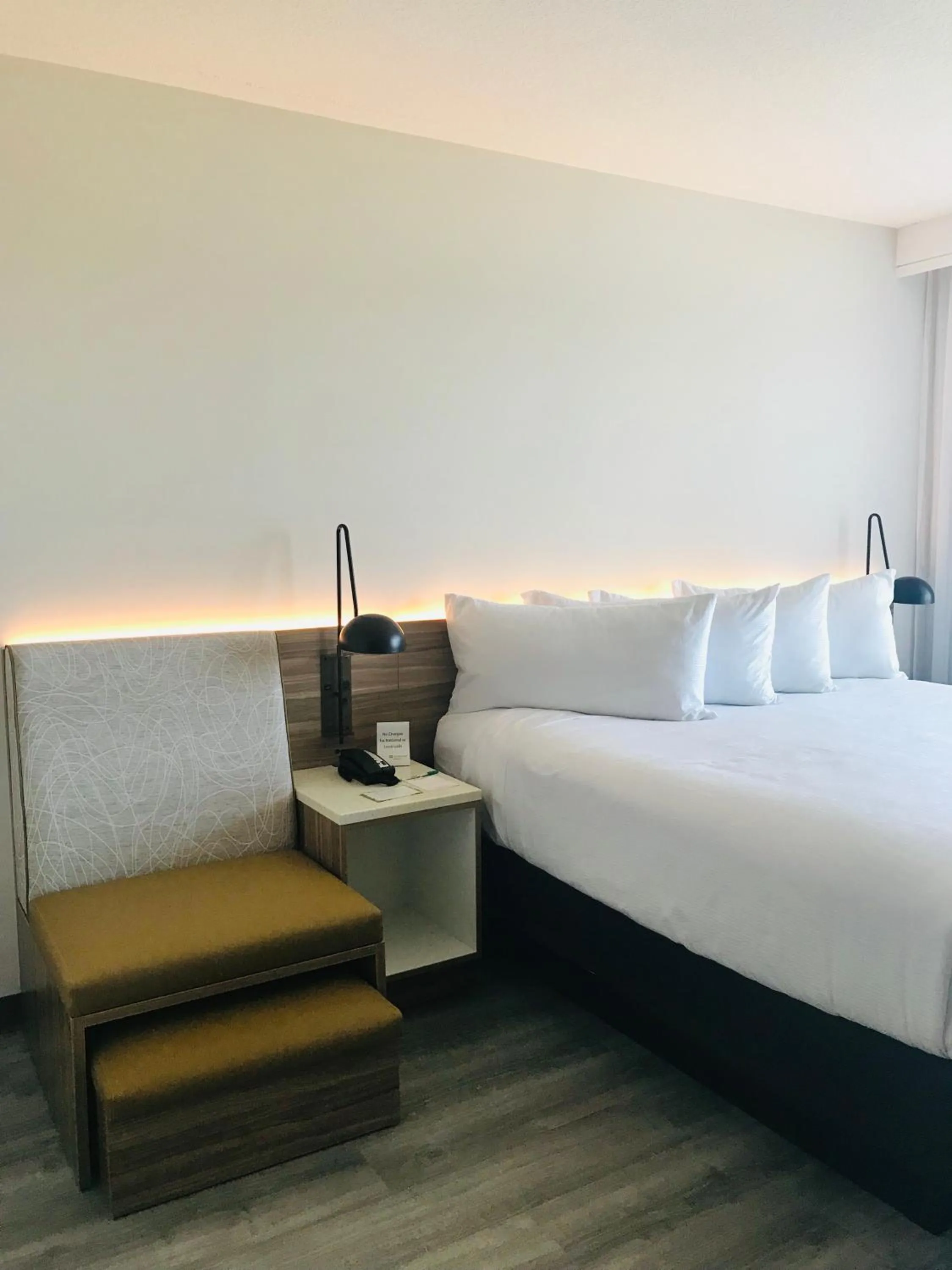 TV and multimedia, Bed in Wyndham Garden Ft Lauderdale Airport & Cruise Port