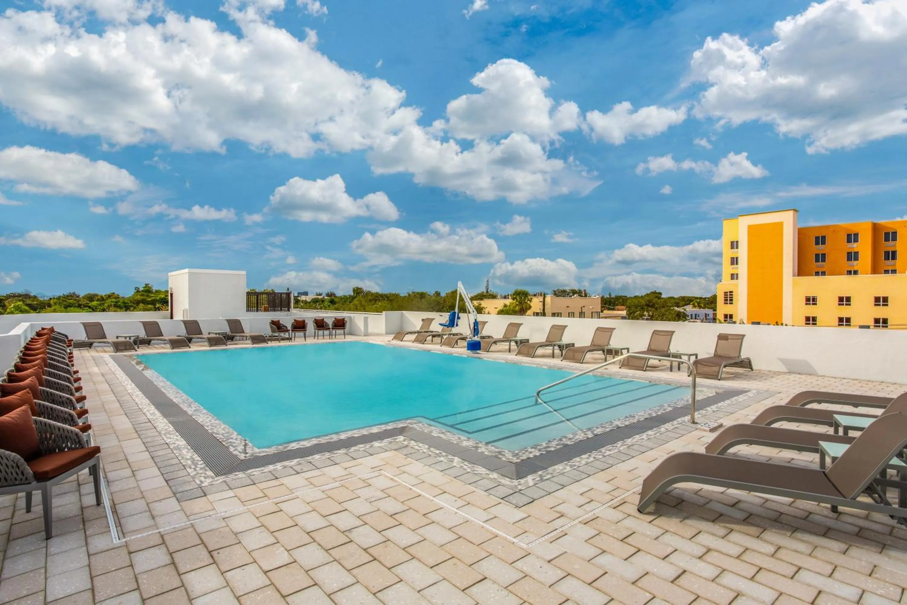 Swimming pool in Wyndham Garden Ft Lauderdale Airport & Cruise Port