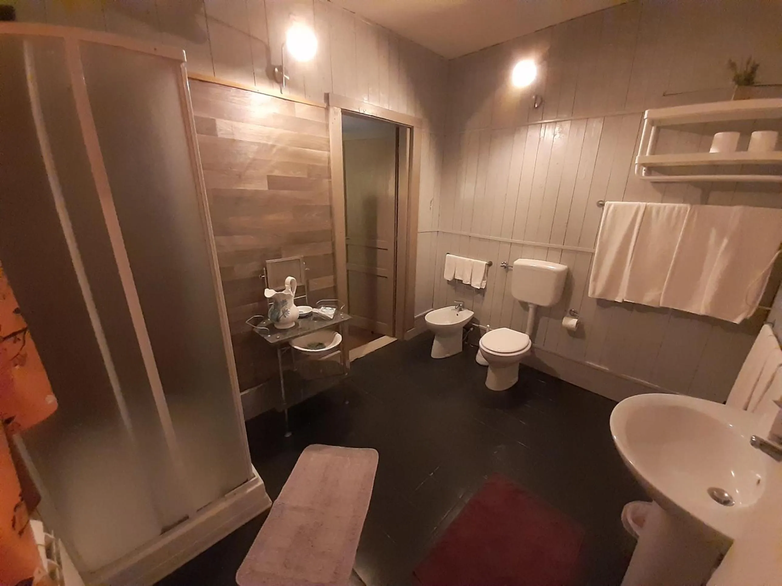 Bathroom in LA GROTTA Bed and Breakfast